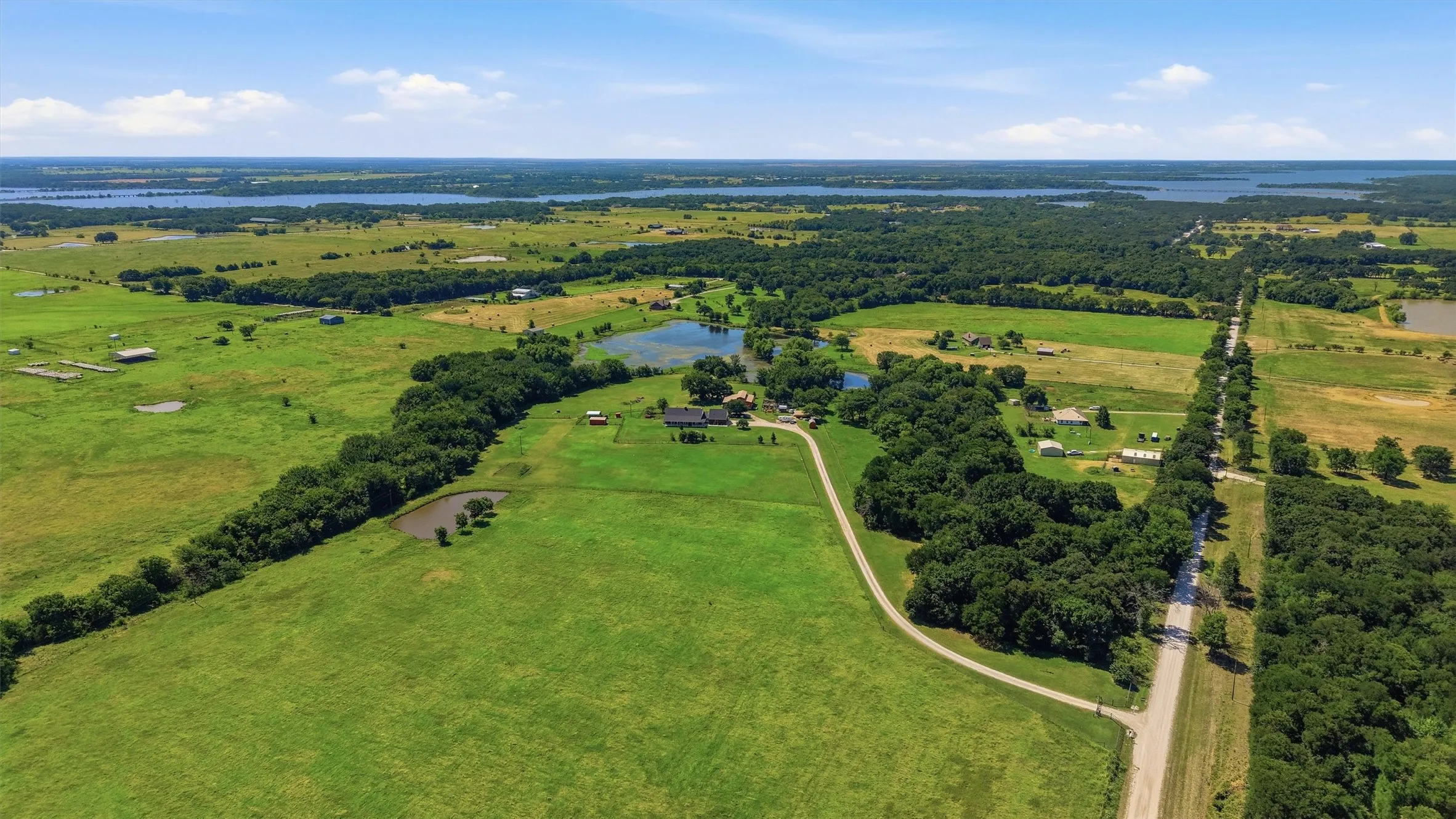 Single Family Residence For Sale in Cooke County , 1226 County Road 243, Collinsville, Texas 76233, 5 Bedroom, 3 Bathroom, 2 Garage spaces, 2,922 Sqft, built in 2000, mls#21332986, Real Estate Agent in Collinsville, Homes For Sale in Cooke county, Homes For Sale in Collinsville, Realtor in Collinsville Texas, Real Estate Brokerage Independent Realty Texas, Luminita Cordes Realtor