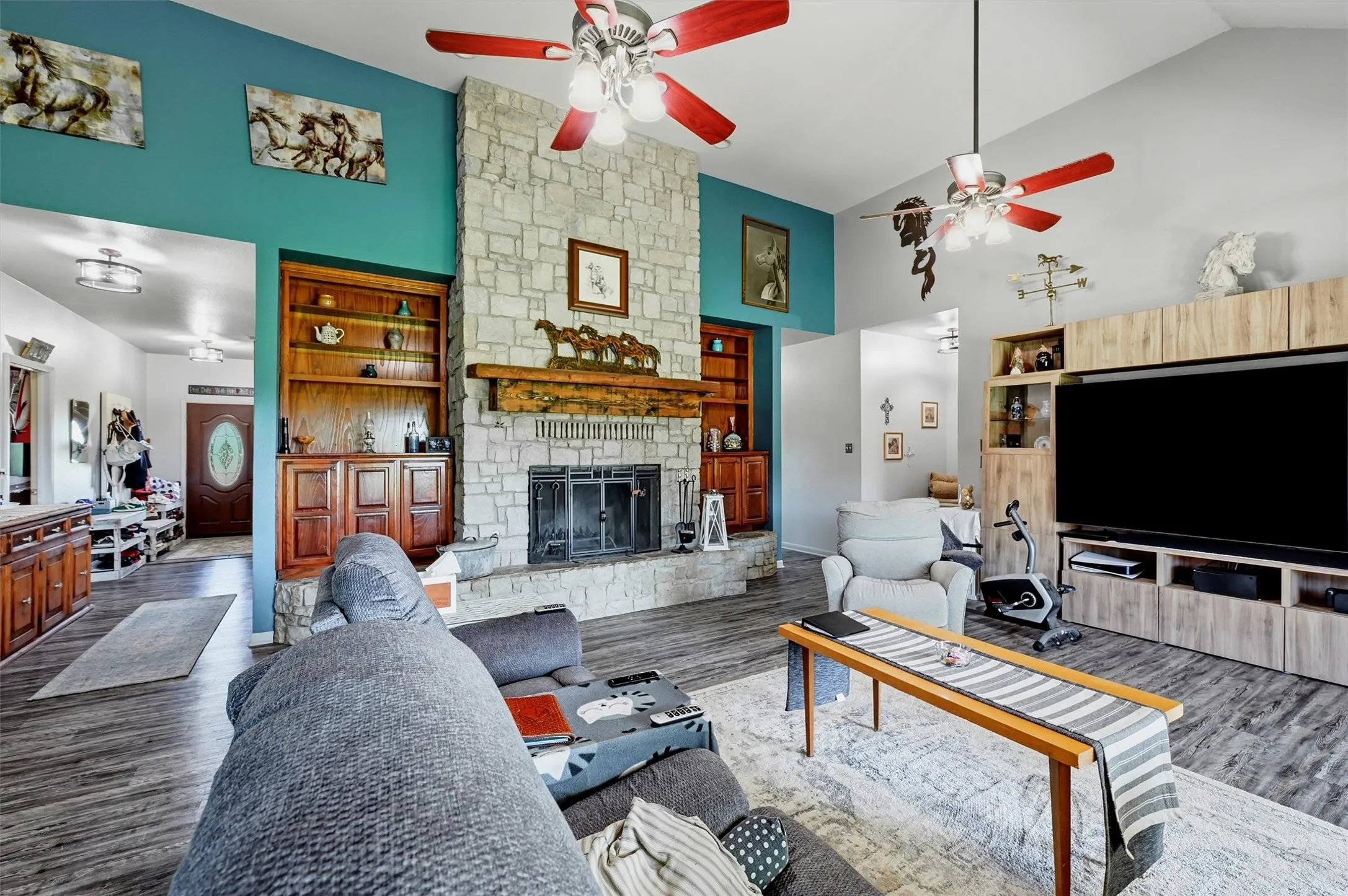 Single Family Residence For Sale in Cooke County , 1226 County Road 243, Collinsville, Texas 76233, 5 Bedroom, 3 Bathroom, 2 Garage spaces, 2,922 Sqft, built in 2000, mls#21332986, Real Estate Agent in Collinsville, Homes For Sale in Cooke county, Homes For Sale in Collinsville, Realtor in Collinsville Texas, Real Estate Brokerage Independent Realty Texas, Luminita Cordes Realtor