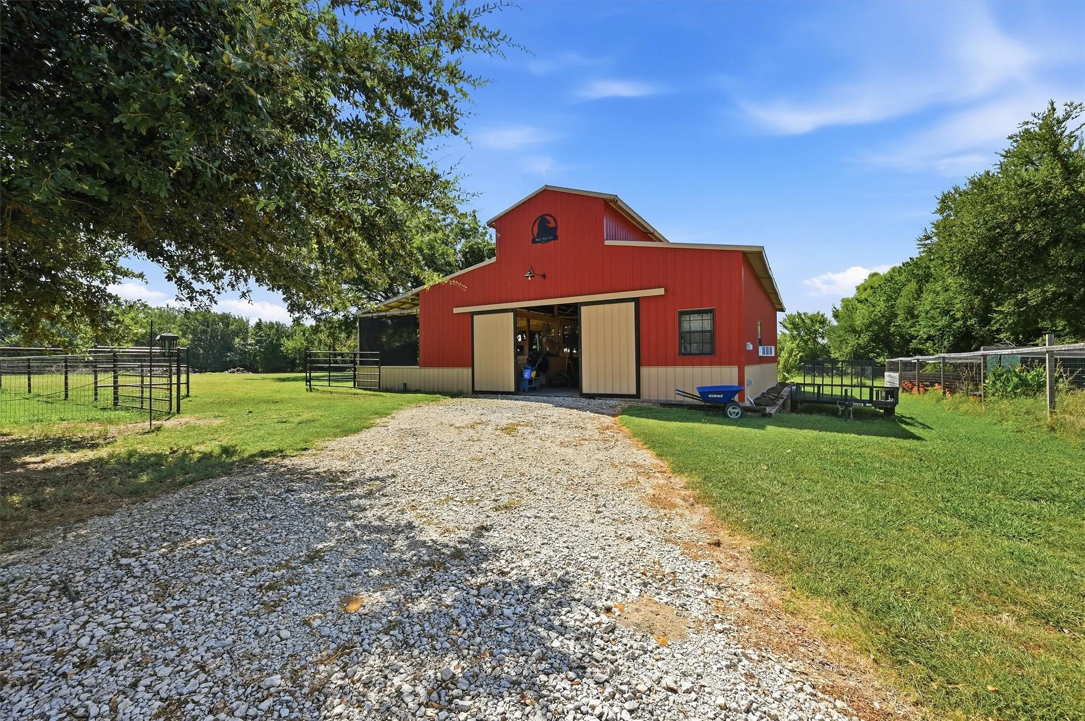 Single Family Residence For Sale in Cooke County , 1226 County Road 243, Collinsville, Texas 76233, 5 Bedroom, 3 Bathroom, 2 Garage spaces, 2,922 Sqft, built in 2000, mls#21332986, Real Estate Agent in Collinsville, Homes For Sale in Cooke county, Homes For Sale in Collinsville, Realtor in Collinsville Texas, Real Estate Brokerage Independent Realty Texas, Luminita Cordes Realtor
