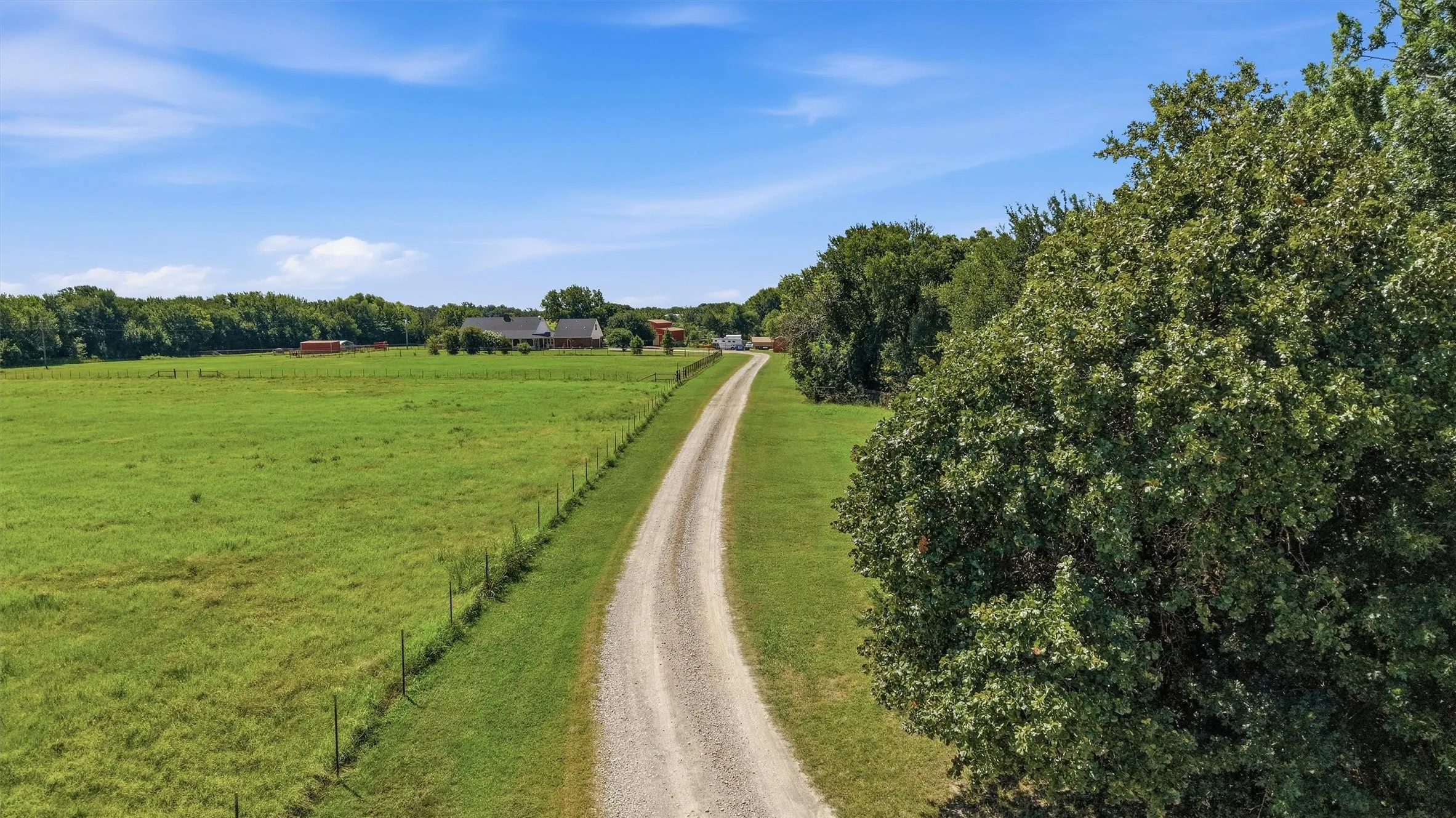 Single Family Residence For Sale in Cooke County , 1226 County Road 243, Collinsville, Texas 76233, 5 Bedroom, 3 Bathroom, 2 Garage spaces, 2,922 Sqft, built in 2000, mls#21332986, Real Estate Agent in Collinsville, Homes For Sale in Cooke county, Homes For Sale in Collinsville, Realtor in Collinsville Texas, Real Estate Brokerage Independent Realty Texas, Luminita Cordes Realtor