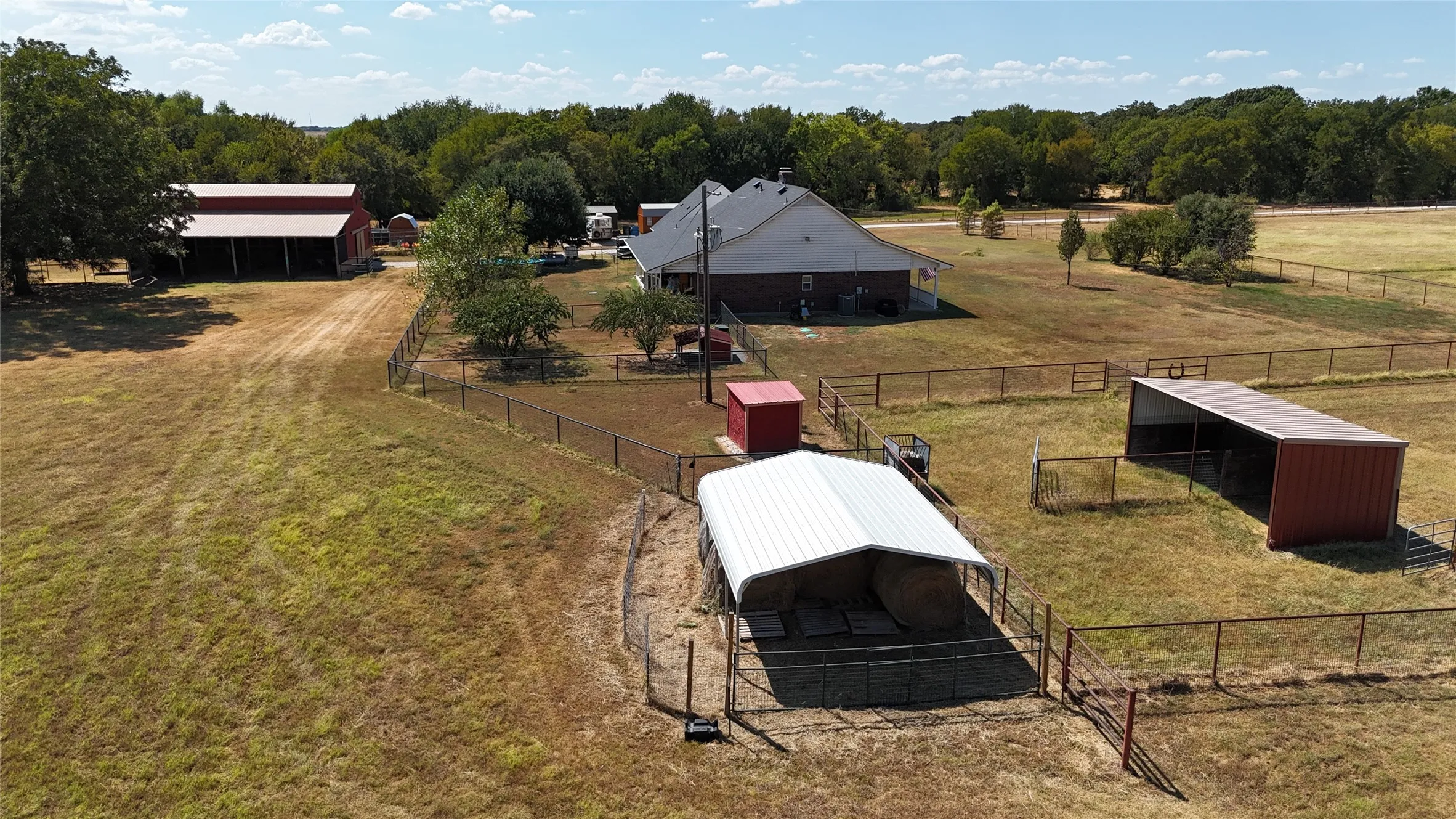 Single Family Residence For Sale in Cooke County , 1226 County Road 243, Collinsville, Texas 76233, 5 Bedroom, 3 Bathroom, 2 Garage spaces, 2,922 Sqft, built in 2000, mls#21332986, Real Estate Agent in Collinsville, Homes For Sale in Cooke county, Homes For Sale in Collinsville, Realtor in Collinsville Texas, Real Estate Brokerage Independent Realty Texas, Luminita Cordes Realtor