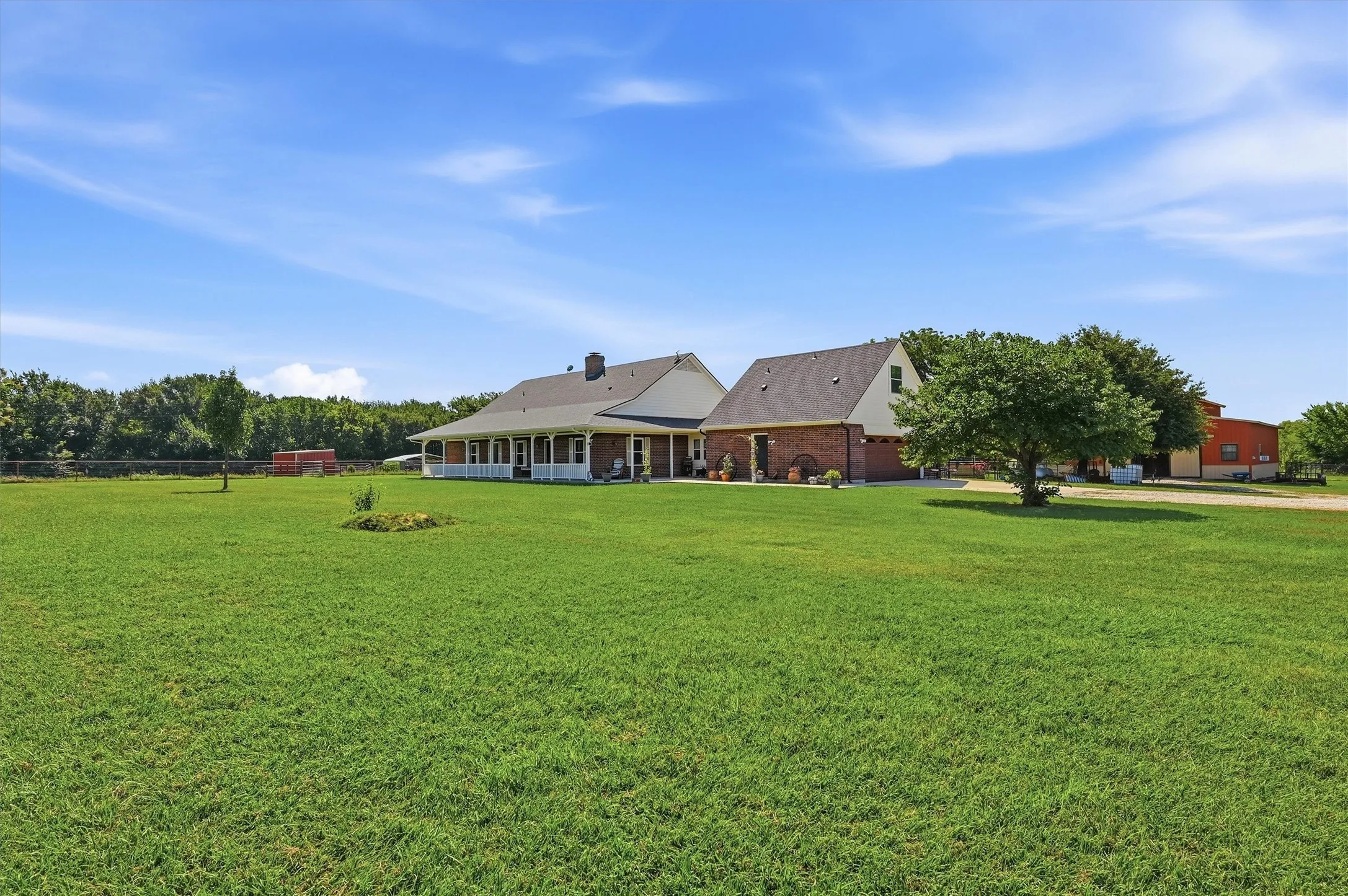 Single Family Residence For Sale in Cooke County , 1226 County Road 243, Collinsville, Texas 76233, 5 Bedroom, 3 Bathroom, 2 Garage spaces, 2,922 Sqft, built in 2000, mls#21332986, Real Estate Agent in Collinsville, Homes For Sale in Cooke county, Homes For Sale in Collinsville, Realtor in Collinsville Texas, Real Estate Brokerage Independent Realty Texas, Luminita Cordes Realtor