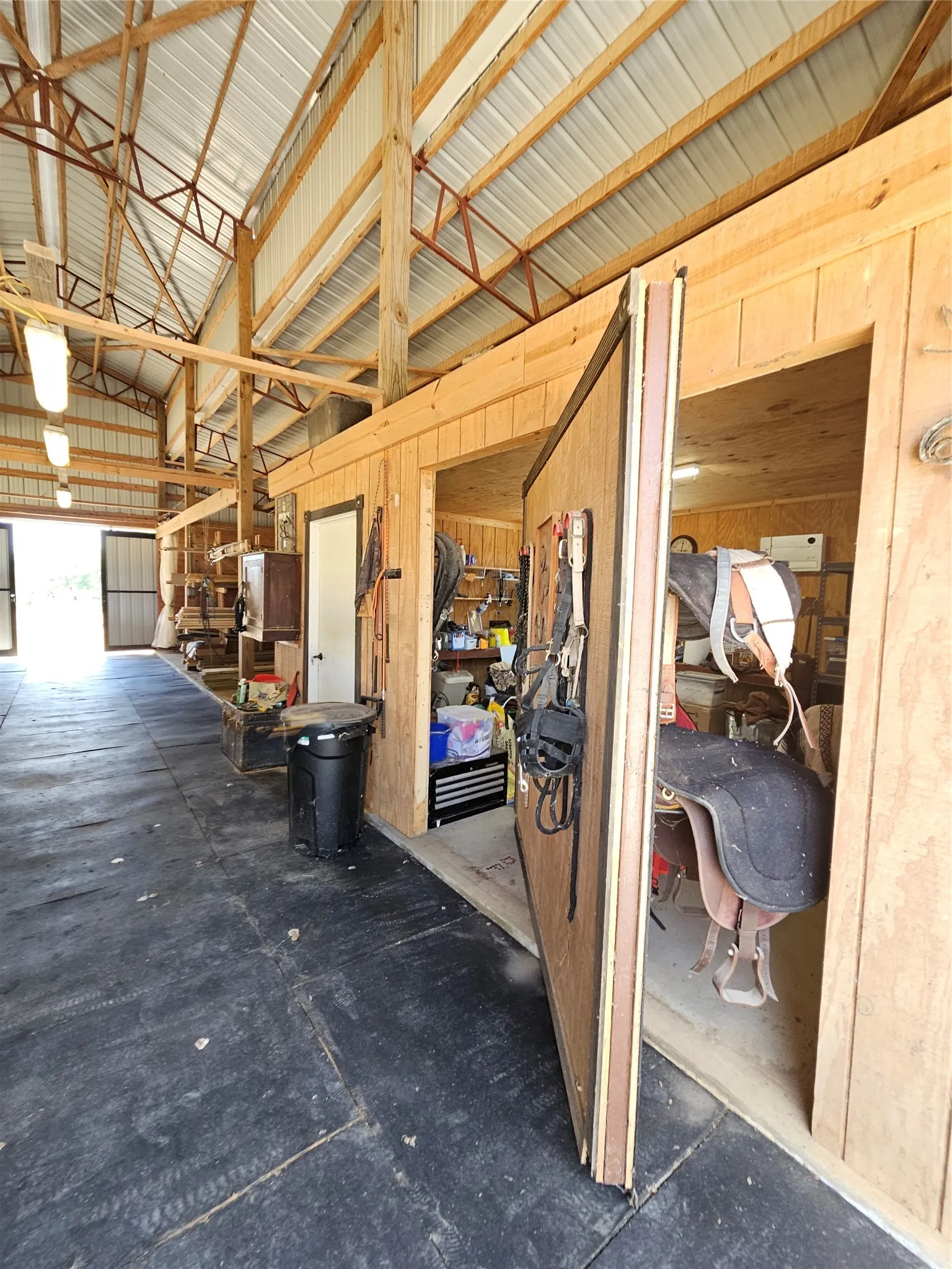 Single Family Residence For Sale in Cooke County , 1226 County Road 243, Collinsville, Texas 76233, 5 Bedroom, 3 Bathroom, 2 Garage spaces, 2,922 Sqft, built in 2000, mls#21332986, Real Estate Agent in Collinsville, Homes For Sale in Cooke county, Homes For Sale in Collinsville, Realtor in Collinsville Texas, Real Estate Brokerage Independent Realty Texas, Luminita Cordes Realtor