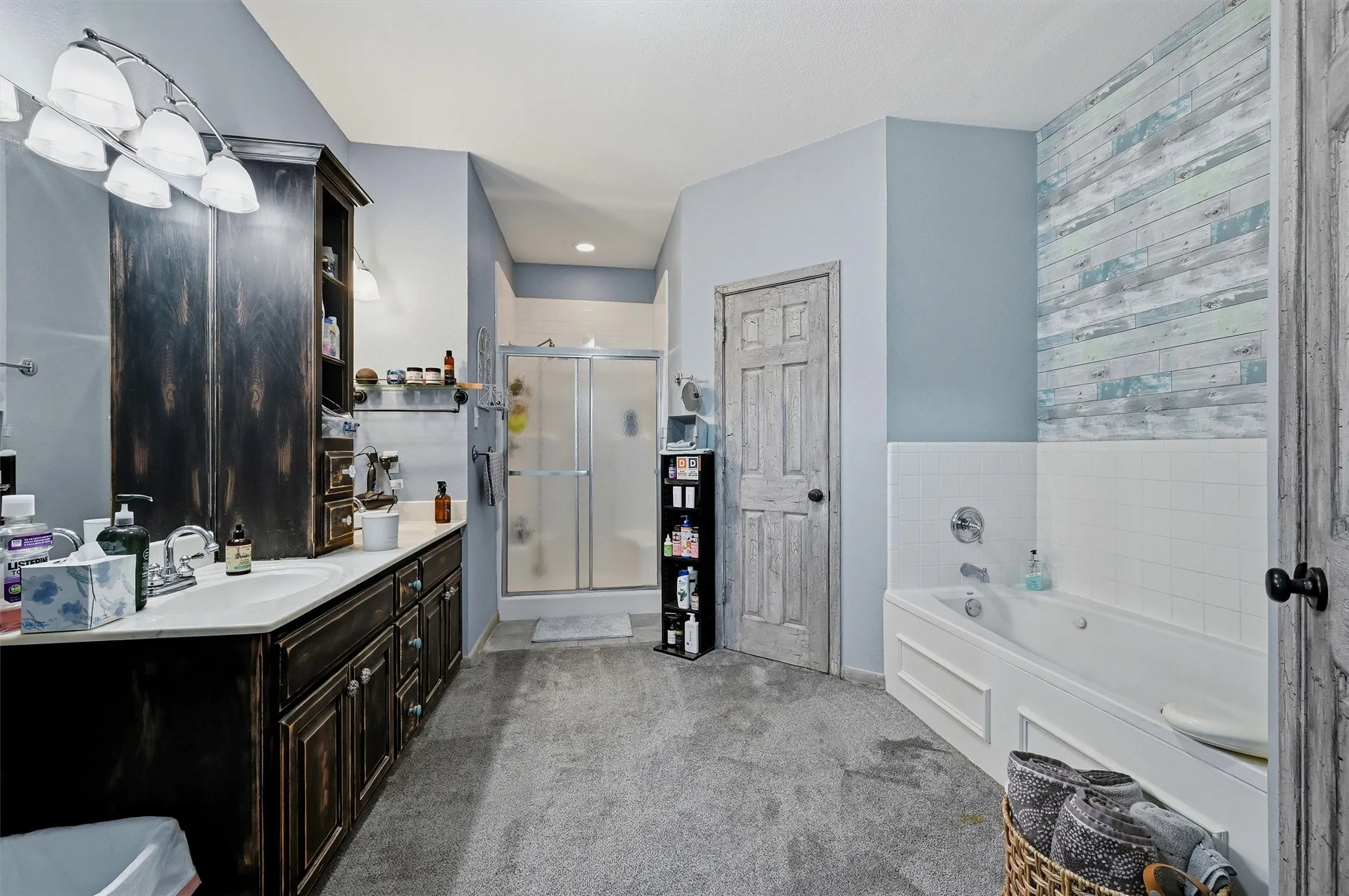Single Family Residence For Sale in Cooke County , 1226 County Road 243, Collinsville, Texas 76233, 5 Bedroom, 3 Bathroom, 2 Garage spaces, 2,922 Sqft, built in 2000, mls#21332986, Real Estate Agent in Collinsville, Homes For Sale in Cooke county, Homes For Sale in Collinsville, Realtor in Collinsville Texas, Real Estate Brokerage Independent Realty Texas, Luminita Cordes Realtor