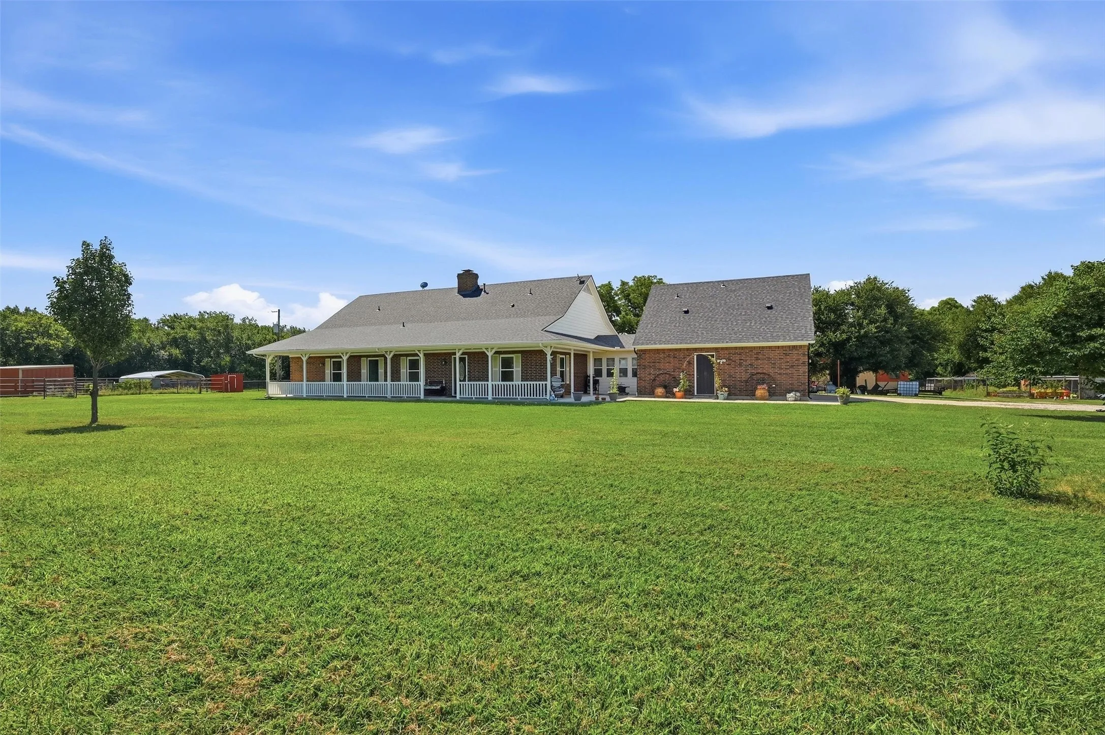 Single Family Residence For Sale in Cooke County , 1226 County Road 243, Collinsville, Texas 76233, 5 Bedroom, 3 Bathroom, 2 Garage spaces, 2,922 Sqft, built in 2000, mls#21332986, Real Estate Agent in Collinsville, Homes For Sale in Cooke county, Homes For Sale in Collinsville, Realtor in Collinsville Texas, Real Estate Brokerage Independent Realty Texas, Luminita Cordes Realtor