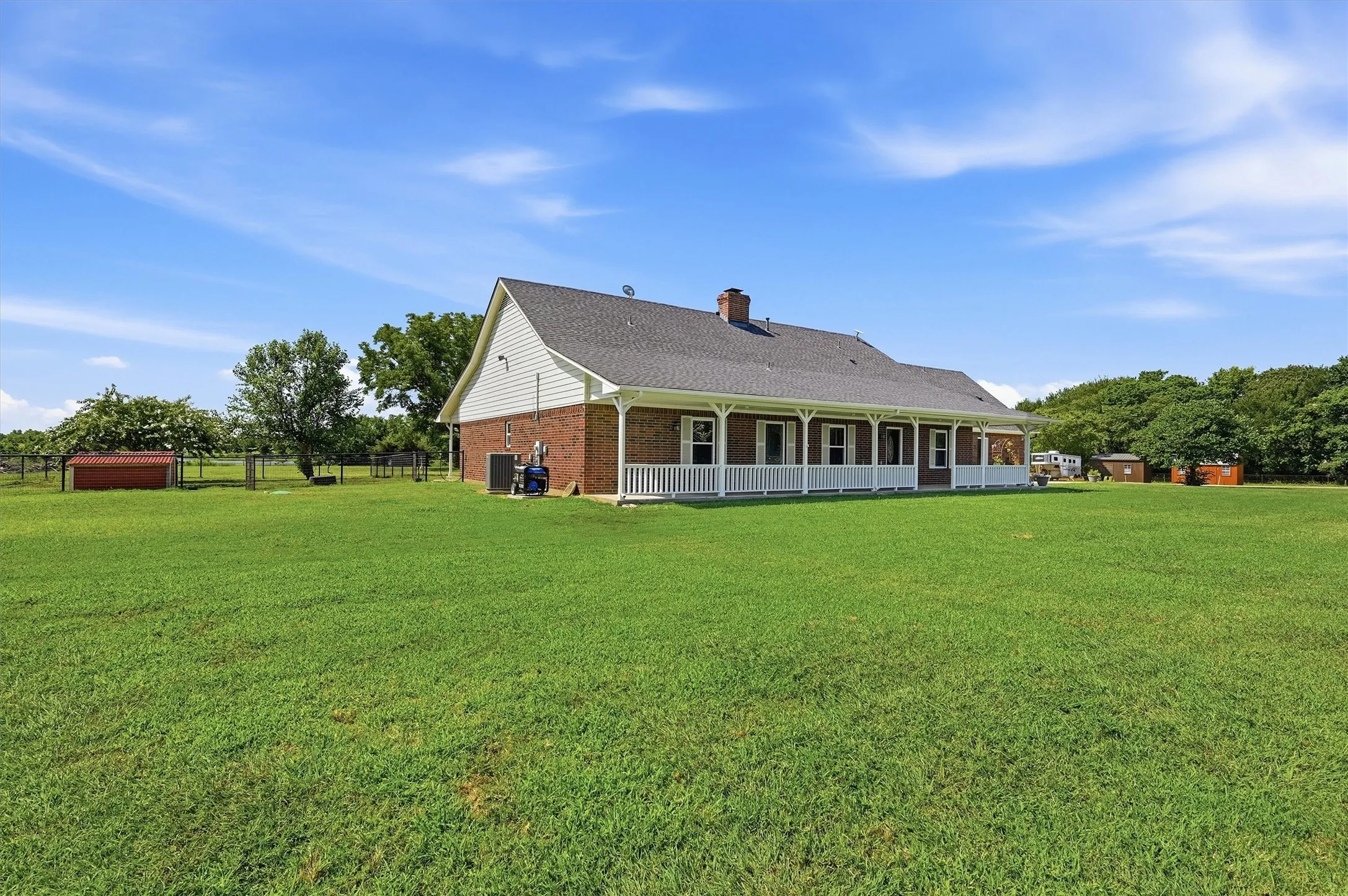 Single Family Residence For Sale in Cooke County , 1226 County Road 243, Collinsville, Texas 76233, 5 Bedroom, 3 Bathroom, 2 Garage spaces, 2,922 Sqft, built in 2000, mls#21332986, Real Estate Agent in Collinsville, Homes For Sale in Cooke county, Homes For Sale in Collinsville, Realtor in Collinsville Texas, Real Estate Brokerage Independent Realty Texas, Luminita Cordes Realtor