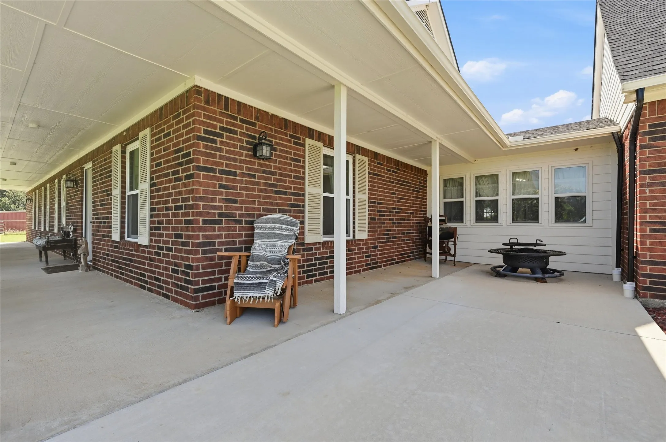 Single Family Residence For Sale in Cooke County , 1226 County Road 243, Collinsville, Texas 76233, 5 Bedroom, 3 Bathroom, 2 Garage spaces, 2,922 Sqft, built in 2000, mls#21332986, Real Estate Agent in Collinsville, Homes For Sale in Cooke county, Homes For Sale in Collinsville, Realtor in Collinsville Texas, Real Estate Brokerage Independent Realty Texas, Luminita Cordes Realtor