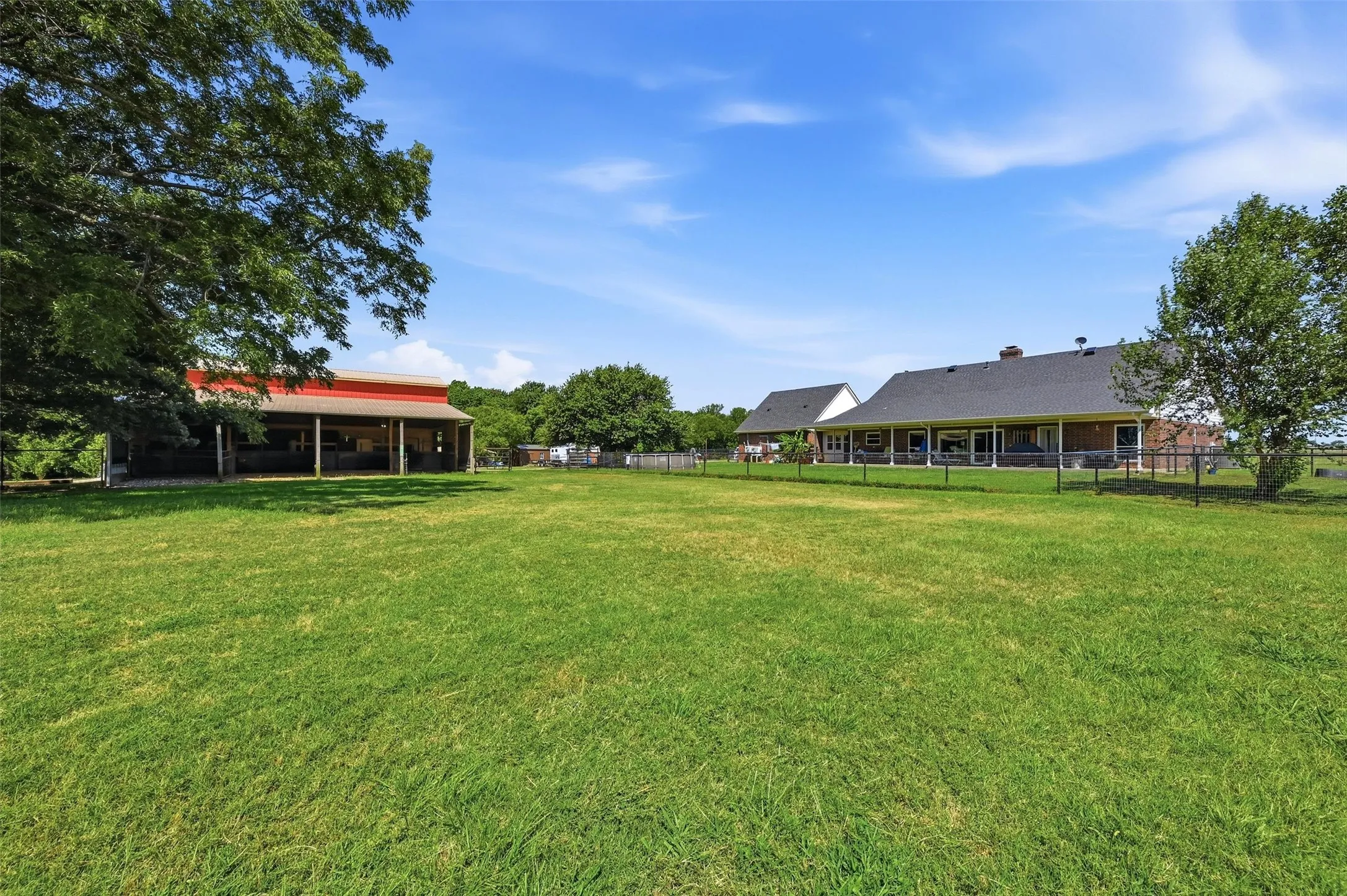 Single Family Residence For Sale in Cooke County , 1226 County Road 243, Collinsville, Texas 76233, 5 Bedroom, 3 Bathroom, 2 Garage spaces, 2,922 Sqft, built in 2000, mls#21332986, Real Estate Agent in Collinsville, Homes For Sale in Cooke county, Homes For Sale in Collinsville, Realtor in Collinsville Texas, Real Estate Brokerage Independent Realty Texas, Luminita Cordes Realtor