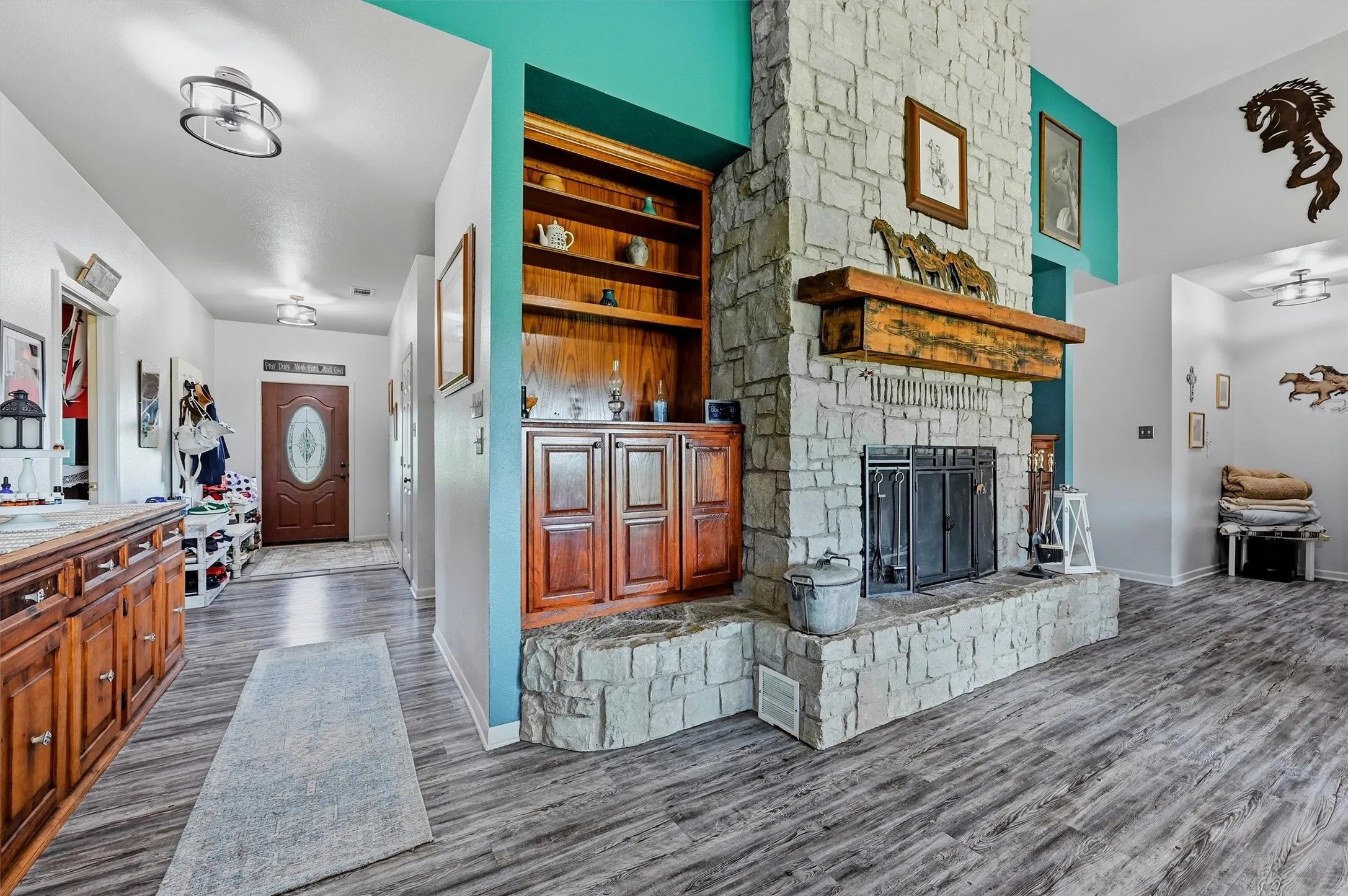 Single Family Residence For Sale in Cooke County , 1226 County Road 243, Collinsville, Texas 76233, 5 Bedroom, 3 Bathroom, 2 Garage spaces, 2,922 Sqft, built in 2000, mls#21332986, Real Estate Agent in Collinsville, Homes For Sale in Cooke county, Homes For Sale in Collinsville, Realtor in Collinsville Texas, Real Estate Brokerage Independent Realty Texas, Luminita Cordes Realtor