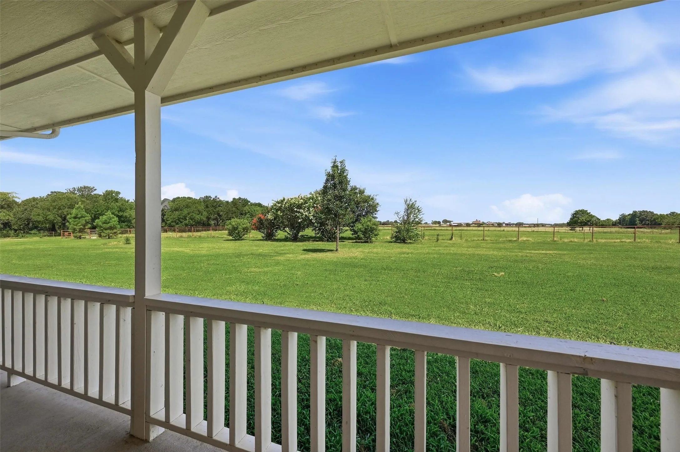 Single Family Residence For Sale in Cooke County , 1226 County Road 243, Collinsville, Texas 76233, 5 Bedroom, 3 Bathroom, 2 Garage spaces, 2,922 Sqft, built in 2000, mls#21332986, Real Estate Agent in Collinsville, Homes For Sale in Cooke county, Homes For Sale in Collinsville, Realtor in Collinsville Texas, Real Estate Brokerage Independent Realty Texas, Luminita Cordes Realtor