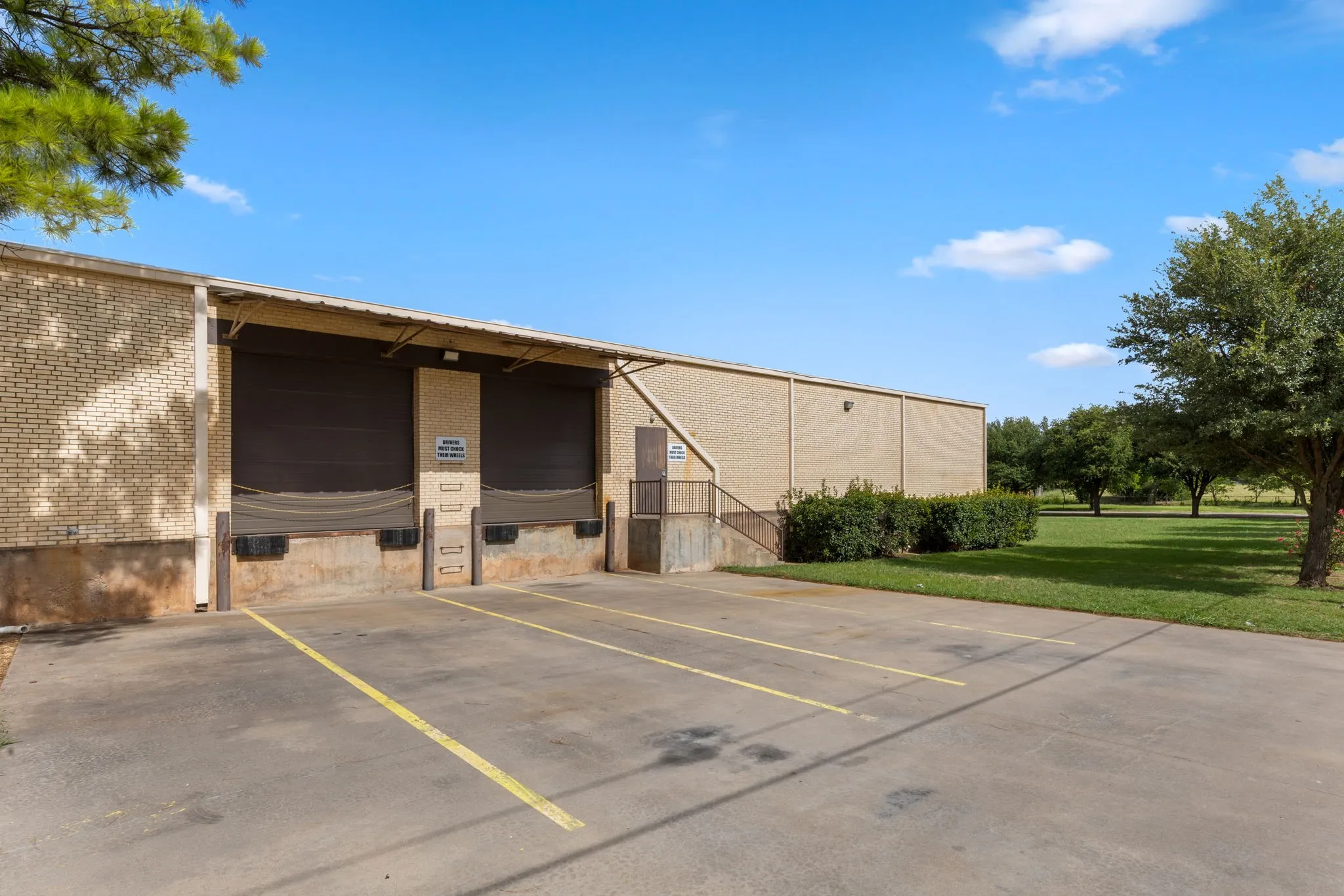 Warehouse For Sale in Wichita County , 2200 5th Street, Wichita Falls, Texas 76301, 0, 0, Garage spaces, 0 Sqft, built in 1955, mls#21333153, Real Estate Agent in Wichita Falls, Homes For Sale in Wichita county, Homes For Sale in Wichita Falls, Realtor in Wichita Falls Texas, Real Estate Brokerage Independent Realty Texas, Luminita Cordes Realtor
