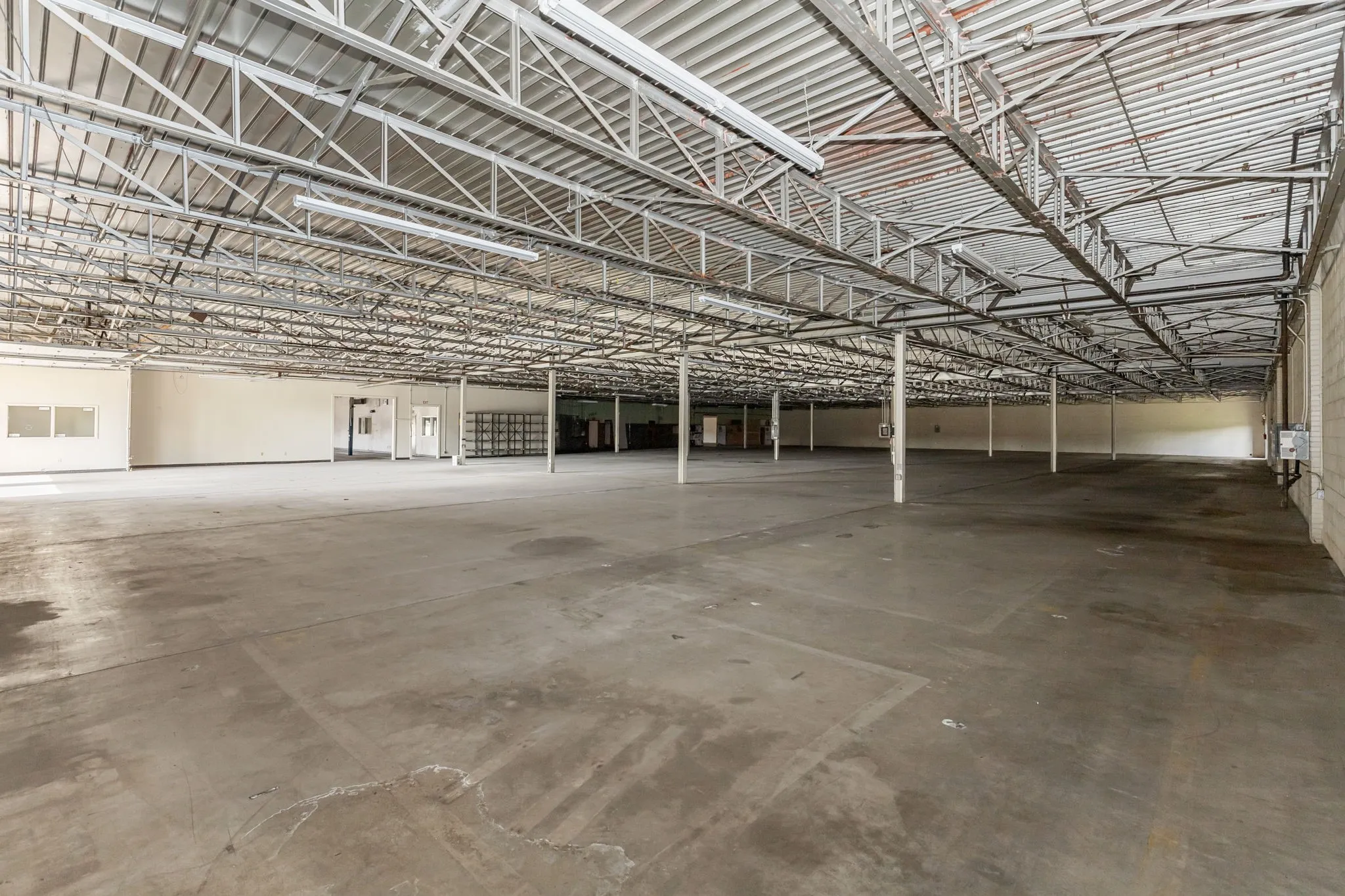 Warehouse For Sale in Wichita County , 2200 5th Street, Wichita Falls, Texas 76301, 0, 0, Garage spaces, 0 Sqft, built in 1955, mls#21333153, Real Estate Agent in Wichita Falls, Homes For Sale in Wichita county, Homes For Sale in Wichita Falls, Realtor in Wichita Falls Texas, Real Estate Brokerage Independent Realty Texas, Luminita Cordes Realtor