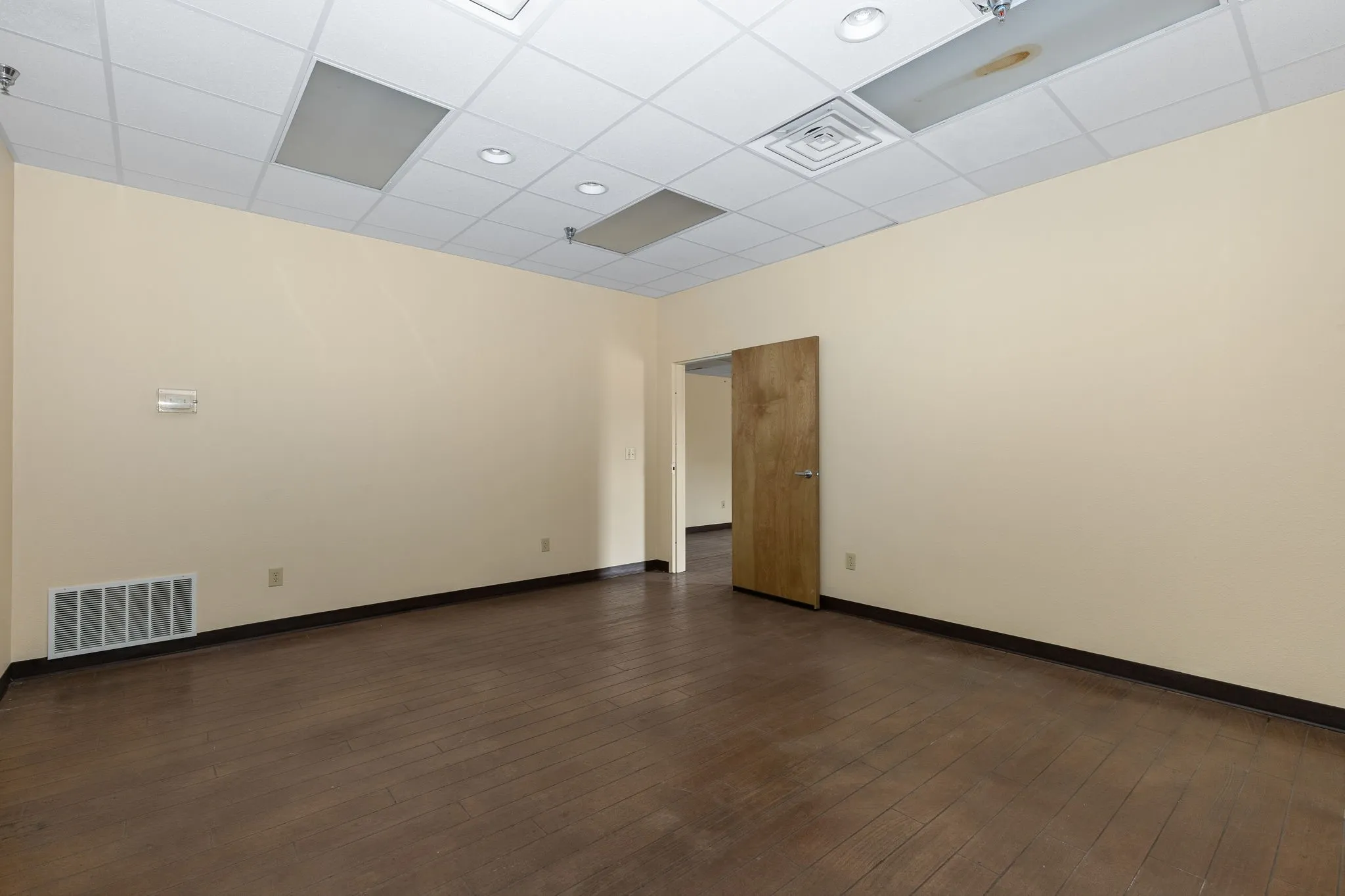 Warehouse For Sale in Wichita County , 2200 5th Street, Wichita Falls, Texas 76301, 0, 0, Garage spaces, 0 Sqft, built in 1955, mls#21333153, Real Estate Agent in Wichita Falls, Homes For Sale in Wichita county, Homes For Sale in Wichita Falls, Realtor in Wichita Falls Texas, Real Estate Brokerage Independent Realty Texas, Luminita Cordes Realtor