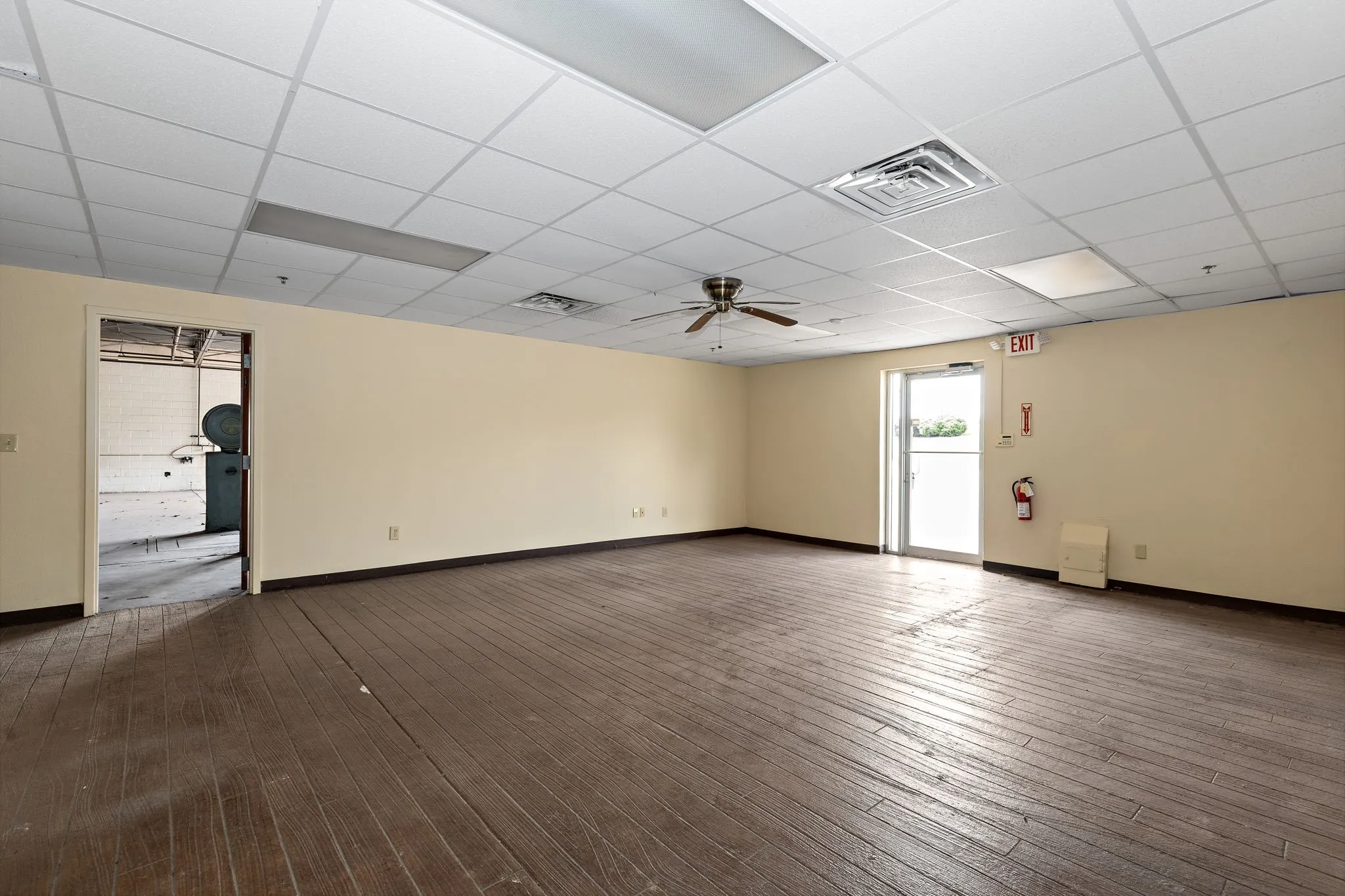 Warehouse For Sale in Wichita County , 2200 5th Street, Wichita Falls, Texas 76301, 0, 0, Garage spaces, 0 Sqft, built in 1955, mls#21333153, Real Estate Agent in Wichita Falls, Homes For Sale in Wichita county, Homes For Sale in Wichita Falls, Realtor in Wichita Falls Texas, Real Estate Brokerage Independent Realty Texas, Luminita Cordes Realtor