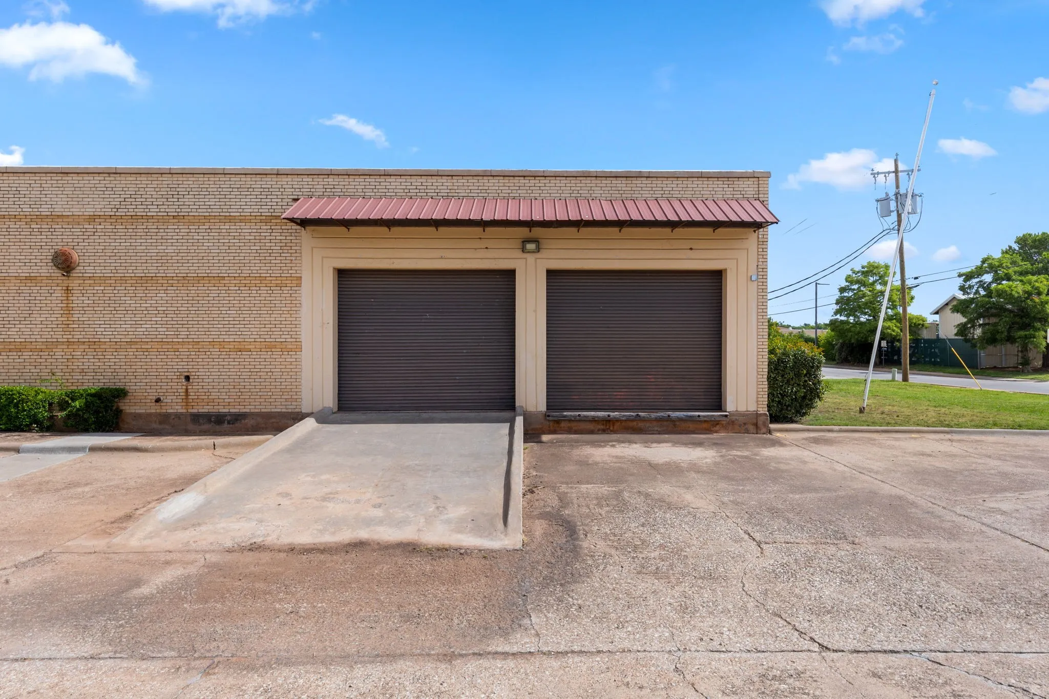 Warehouse For Sale in Wichita County , 2200 5th Street, Wichita Falls, Texas 76301, 0, 0, Garage spaces, 0 Sqft, built in 1955, mls#21333153, Real Estate Agent in Wichita Falls, Homes For Sale in Wichita county, Homes For Sale in Wichita Falls, Realtor in Wichita Falls Texas, Real Estate Brokerage Independent Realty Texas, Luminita Cordes Realtor