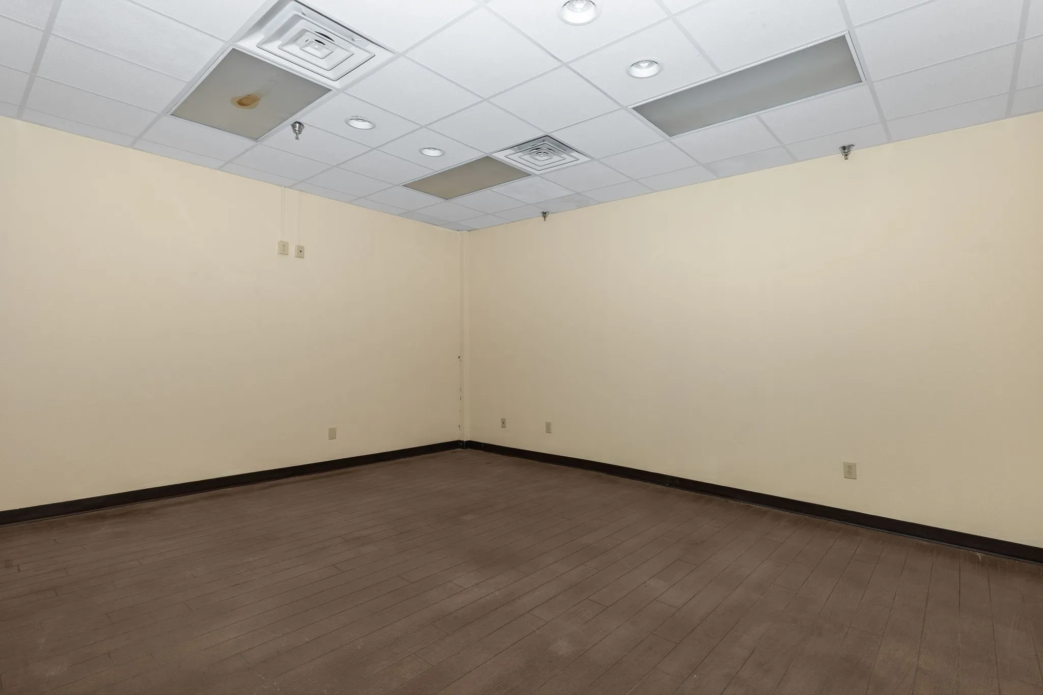 Warehouse For Sale in Wichita County , 2200 5th Street, Wichita Falls, Texas 76301, 0, 0, Garage spaces, 0 Sqft, built in 1955, mls#21333153, Real Estate Agent in Wichita Falls, Homes For Sale in Wichita county, Homes For Sale in Wichita Falls, Realtor in Wichita Falls Texas, Real Estate Brokerage Independent Realty Texas, Luminita Cordes Realtor