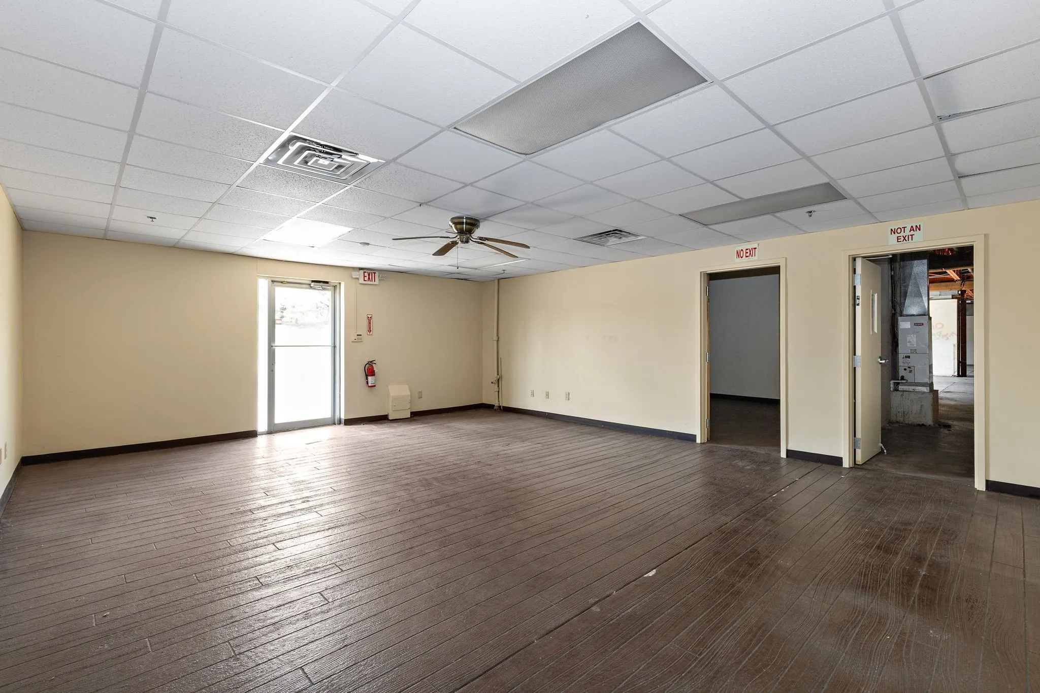Warehouse For Sale in Wichita County , 2200 5th Street, Wichita Falls, Texas 76301, 0, 0, Garage spaces, 0 Sqft, built in 1955, mls#21333153, Real Estate Agent in Wichita Falls, Homes For Sale in Wichita county, Homes For Sale in Wichita Falls, Realtor in Wichita Falls Texas, Real Estate Brokerage Independent Realty Texas, Luminita Cordes Realtor