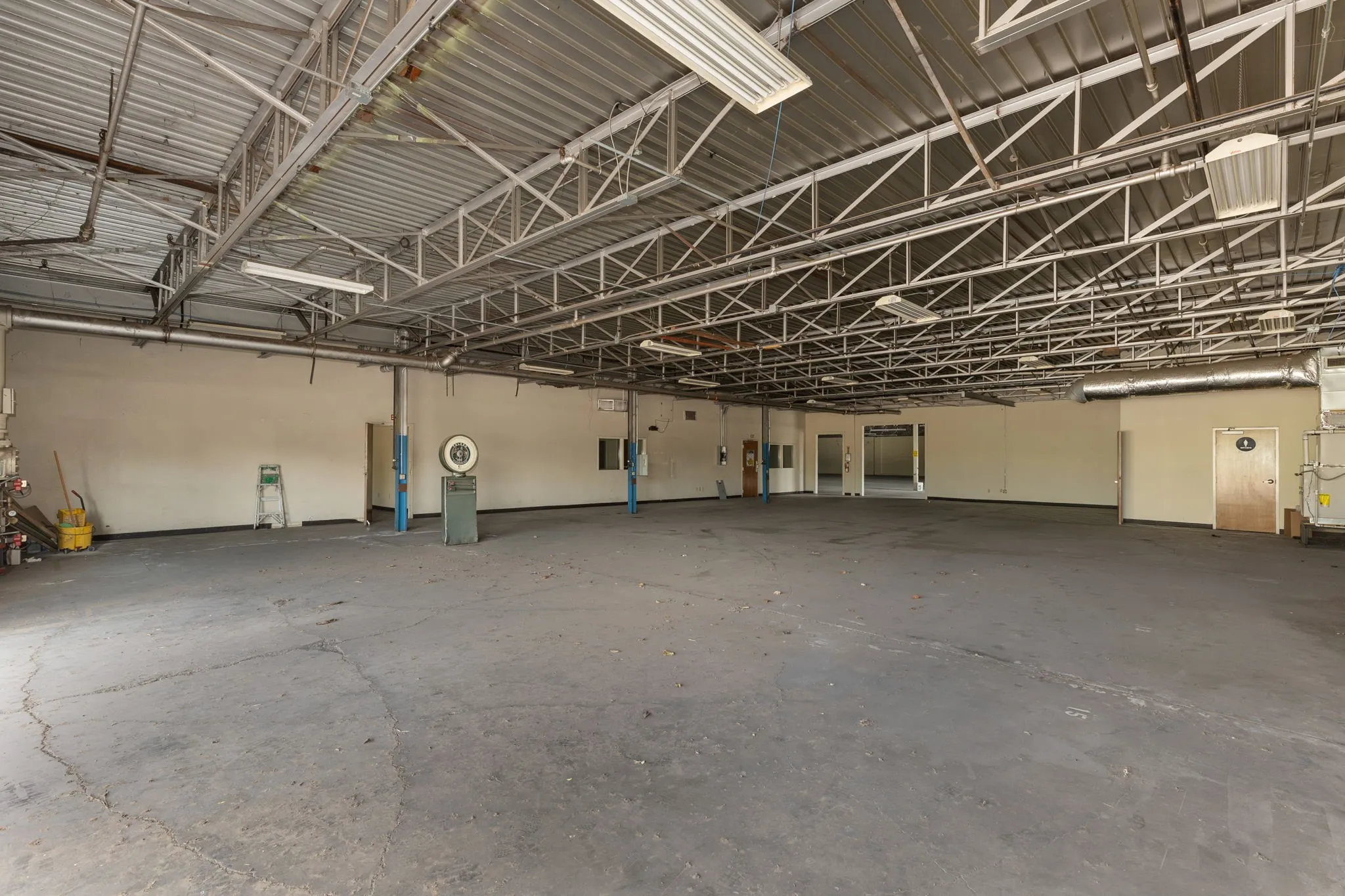 Warehouse For Sale in Wichita County , 2200 5th Street, Wichita Falls, Texas 76301, 0, 0, Garage spaces, 0 Sqft, built in 1955, mls#21333153, Real Estate Agent in Wichita Falls, Homes For Sale in Wichita county, Homes For Sale in Wichita Falls, Realtor in Wichita Falls Texas, Real Estate Brokerage Independent Realty Texas, Luminita Cordes Realtor