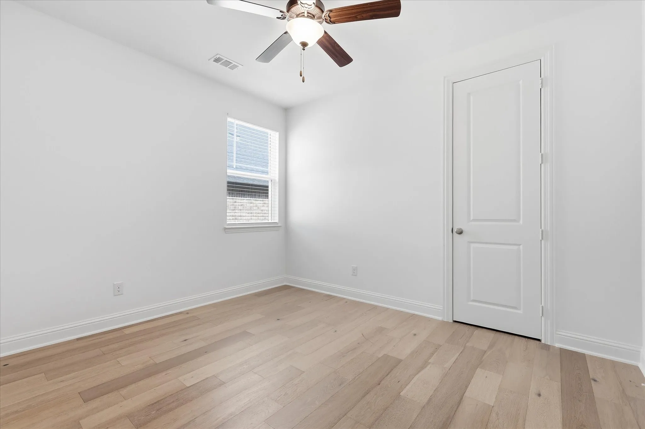 Single Family Residence For Sale in Denton County , 1517 Larson Lane, Denton, Texas 76210, 3 Bedroom, 2 Bathroom, 2 Garage spaces, 2,180 Sqft, built in 2022, mls#21333086, Real Estate Agent in Denton, Homes For Sale in Denton county, Homes For Sale in Denton, Realtor in Denton Texas, Real Estate Brokerage Independent Realty Texas, Luminita Cordes Realtor