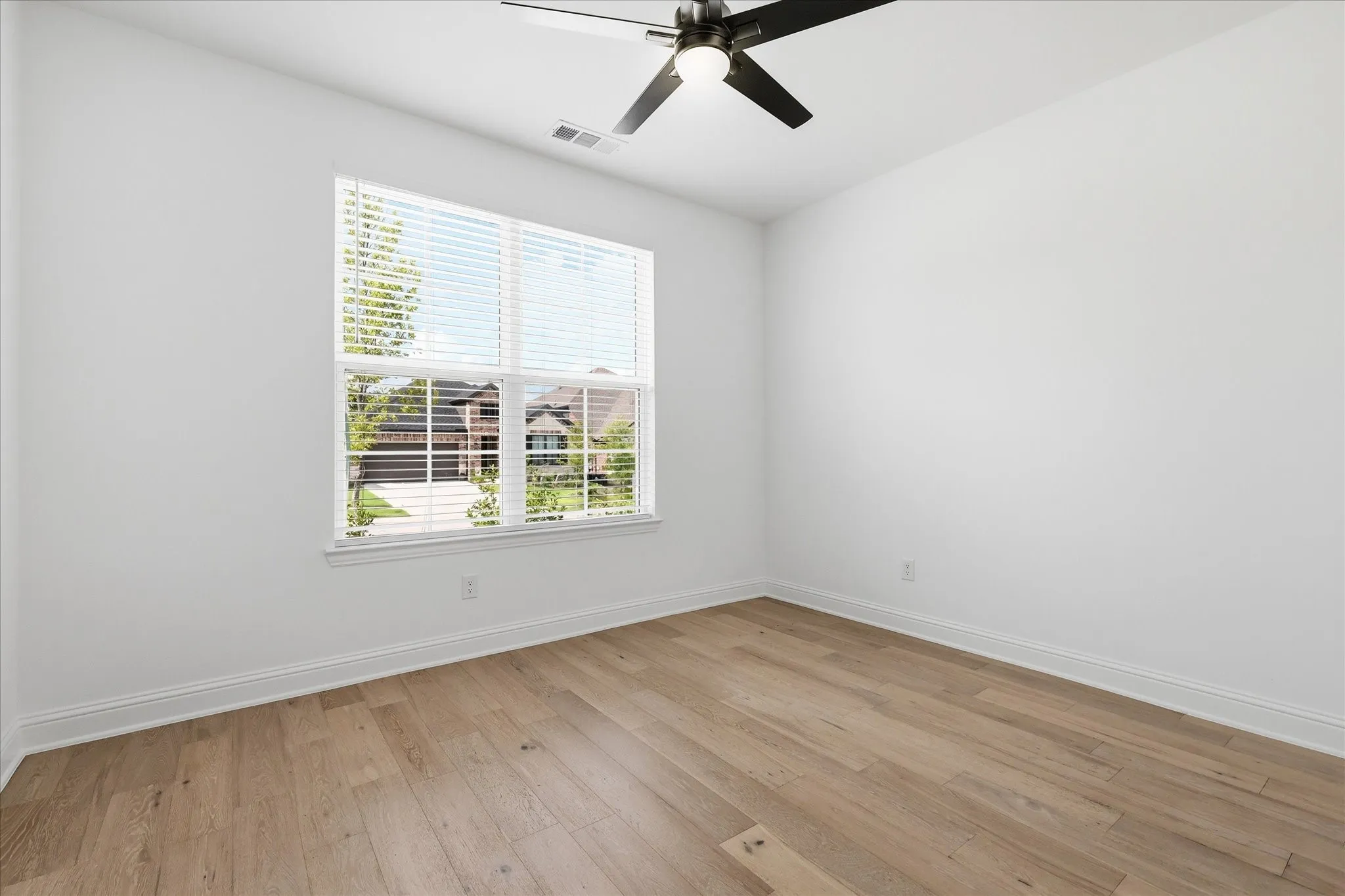 Single Family Residence For Sale in Denton County , 1517 Larson Lane, Denton, Texas 76210, 3 Bedroom, 2 Bathroom, 2 Garage spaces, 2,180 Sqft, built in 2022, mls#21333086, Real Estate Agent in Denton, Homes For Sale in Denton county, Homes For Sale in Denton, Realtor in Denton Texas, Real Estate Brokerage Independent Realty Texas, Luminita Cordes Realtor