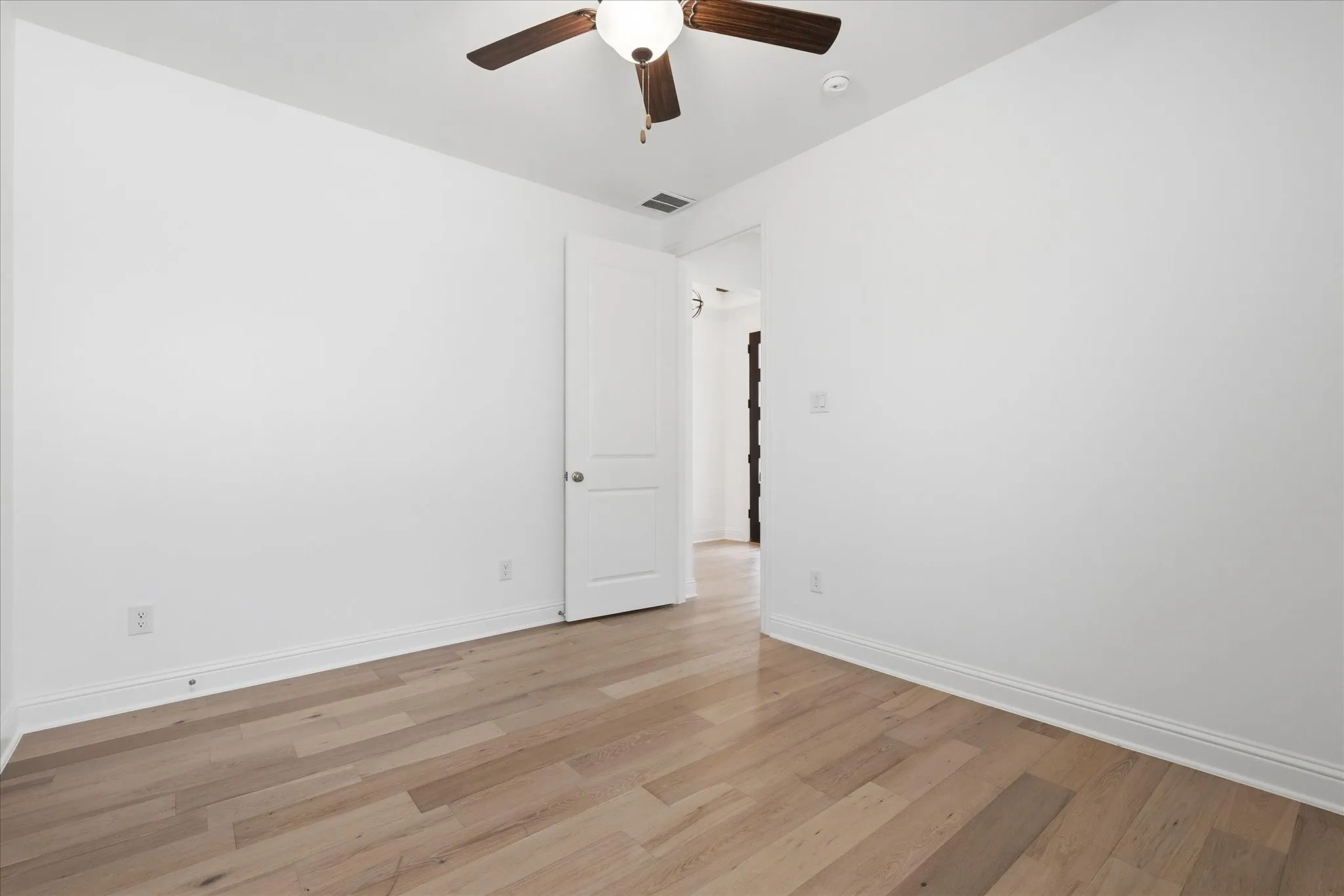 Single Family Residence For Sale in Denton County , 1517 Larson Lane, Denton, Texas 76210, 3 Bedroom, 2 Bathroom, 2 Garage spaces, 2,180 Sqft, built in 2022, mls#21333086, Real Estate Agent in Denton, Homes For Sale in Denton county, Homes For Sale in Denton, Realtor in Denton Texas, Real Estate Brokerage Independent Realty Texas, Luminita Cordes Realtor