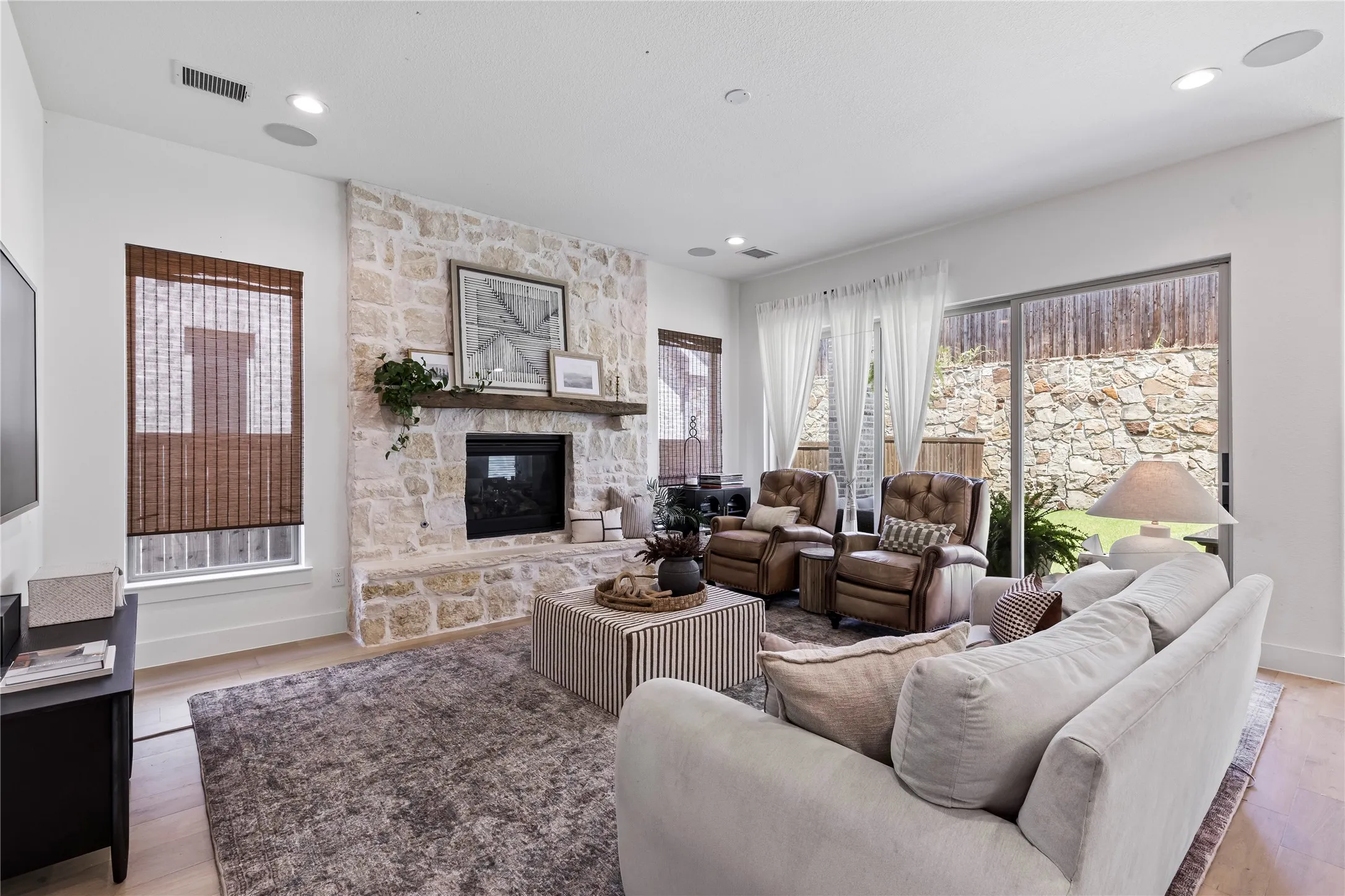 Single Family Residence For Sale in Denton County , 4840 Cumberland Circle, Carrollton, Texas 75010, 4 Bedroom, 3 Bathroom, 2 Garage spaces, 2,746 Sqft, built in 2022, mls#21327462, Real Estate Agent in Carrollton, Homes For Sale in Denton county, Homes For Sale in Carrollton, Realtor in Carrollton Texas, Real Estate Brokerage Independent Realty Texas, Luminita Cordes Realtor