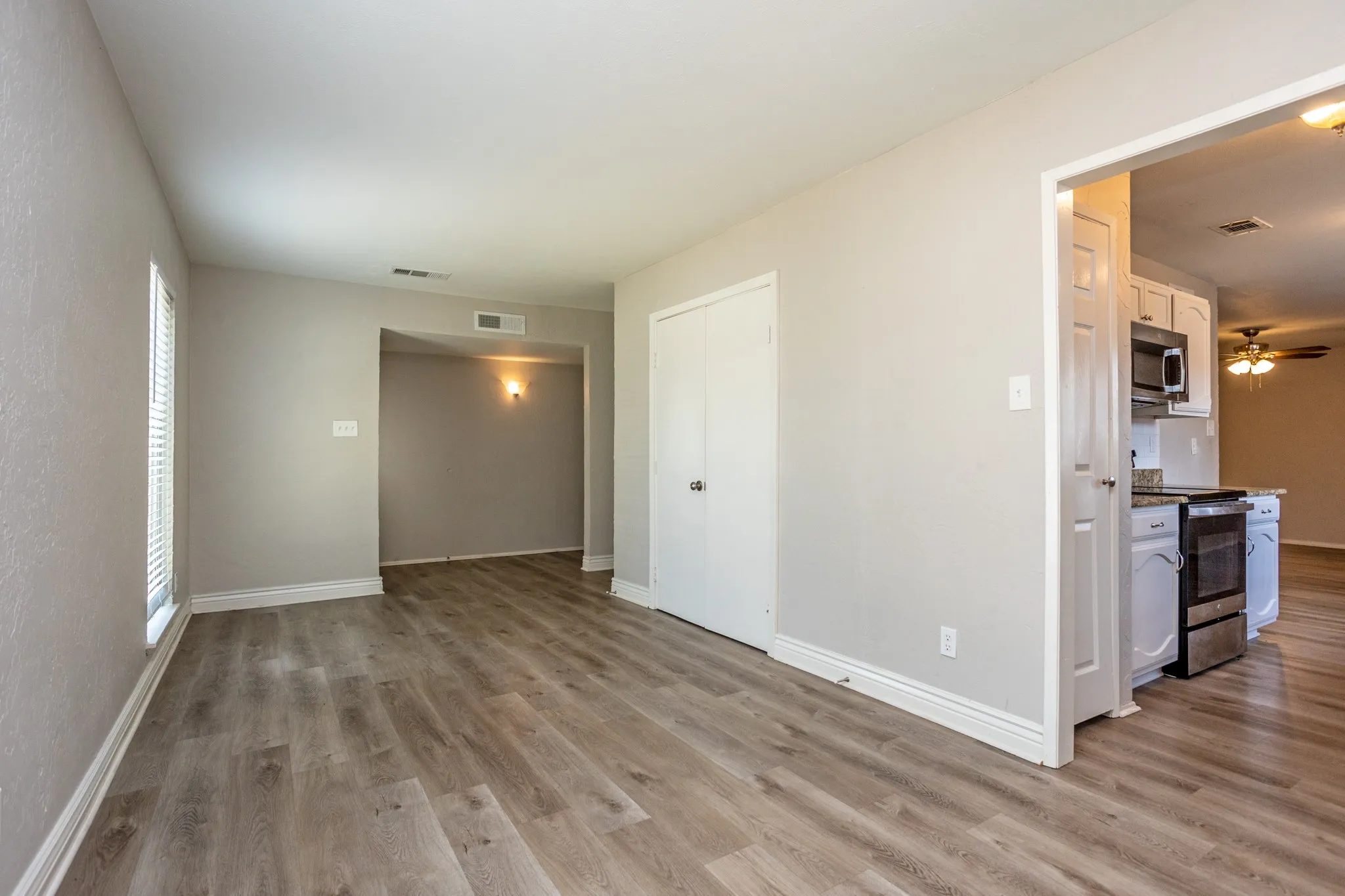 Single Family Residence For Sale in Dallas County , 649 Eagle Drive, De Soto, Texas 75115, 3 Bedroom, 2 Bathroom, 2 Garage spaces, 1,788 Sqft, built in 1980, mls#21333141, Real Estate Agent in De Soto, Homes For Sale in Dallas county, Homes For Sale in De Soto, Realtor in De Soto Texas, Real Estate Brokerage Independent Realty Texas, Luminita Cordes Realtor