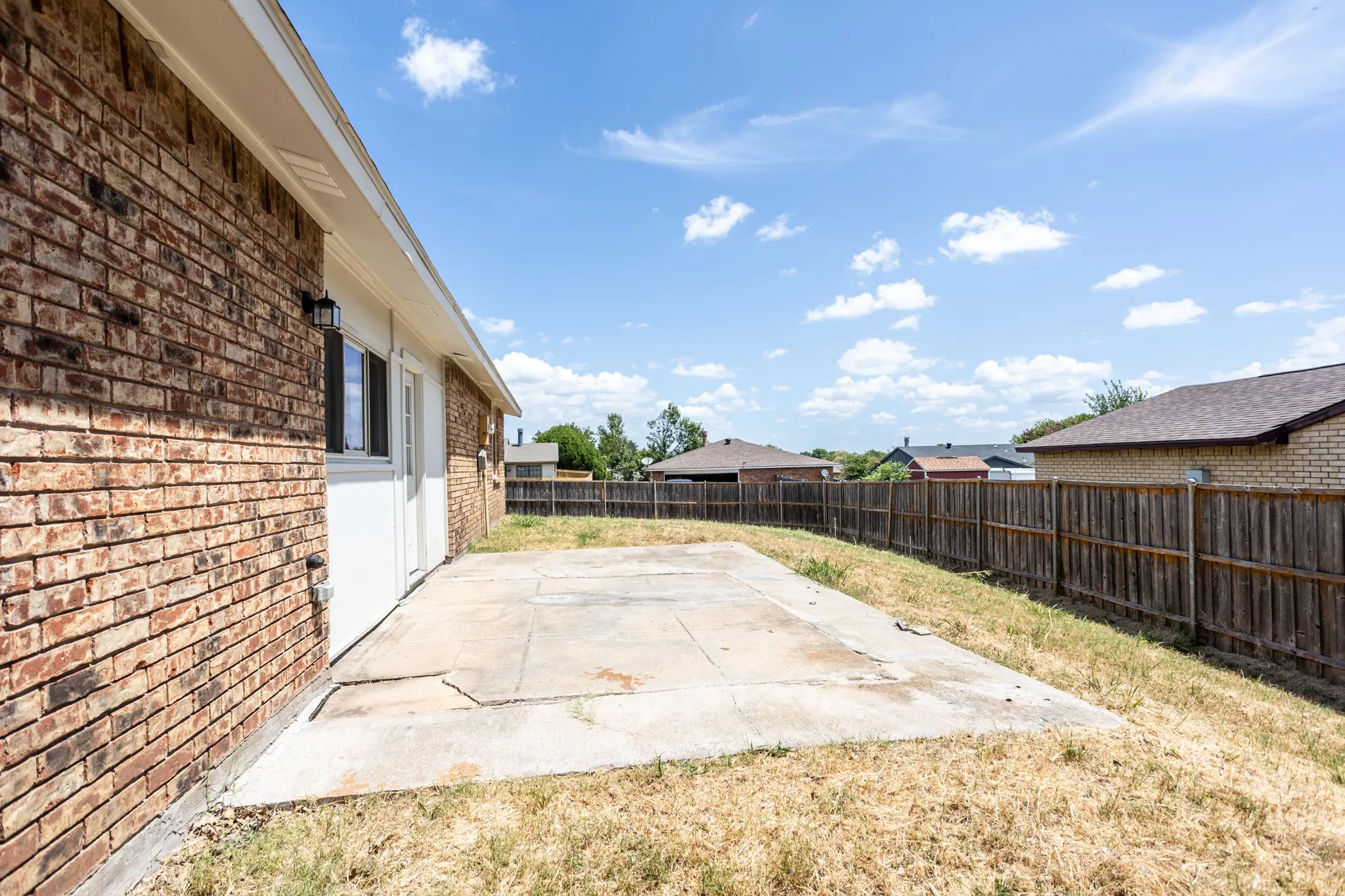 Single Family Residence For Sale in Dallas County , 649 Eagle Drive, De Soto, Texas 75115, 3 Bedroom, 2 Bathroom, 2 Garage spaces, 1,788 Sqft, built in 1980, mls#21333141, Real Estate Agent in De Soto, Homes For Sale in Dallas county, Homes For Sale in De Soto, Realtor in De Soto Texas, Real Estate Brokerage Independent Realty Texas, Luminita Cordes Realtor