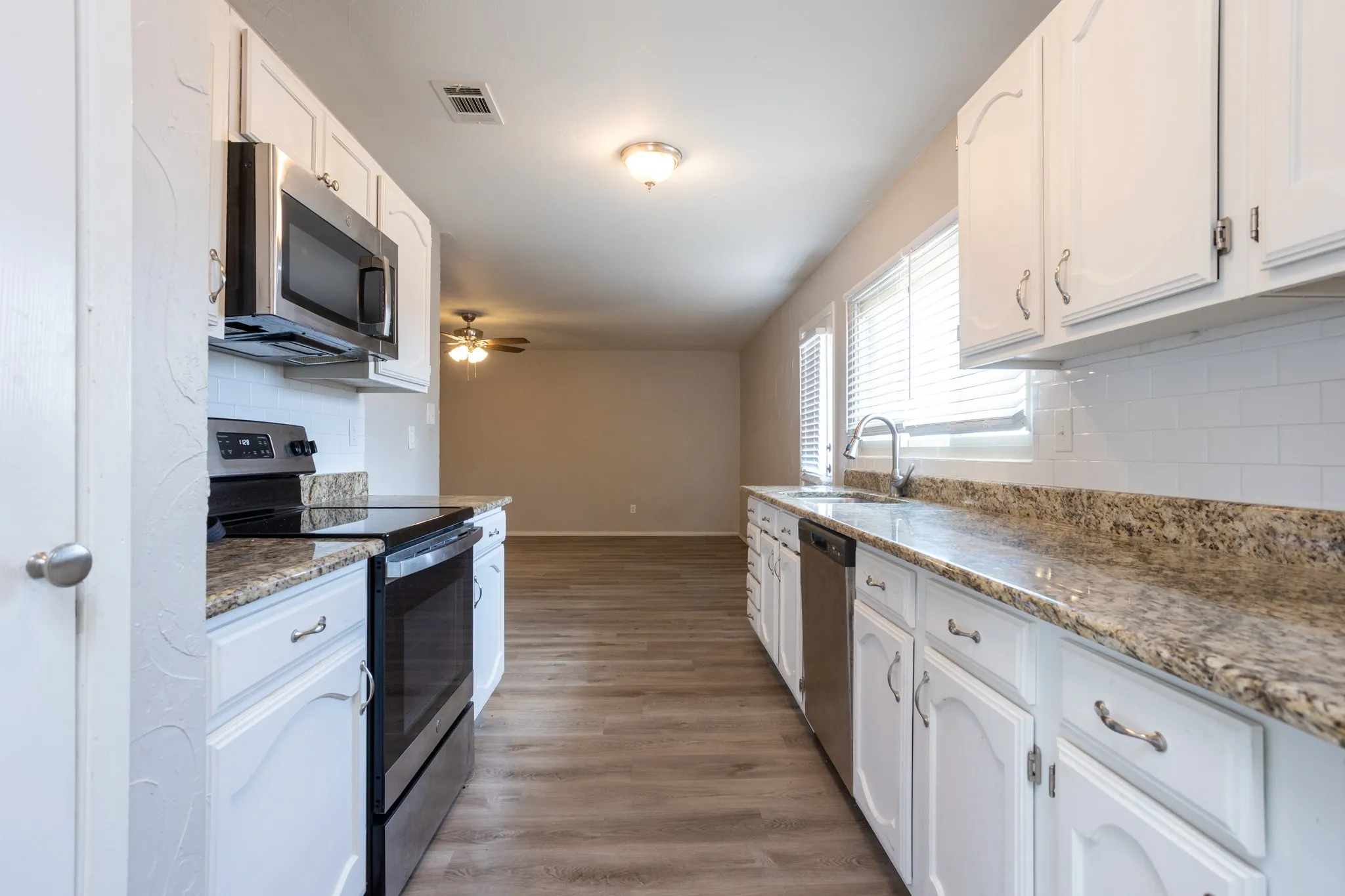 Single Family Residence For Sale in Dallas County , 649 Eagle Drive, De Soto, Texas 75115, 3 Bedroom, 2 Bathroom, 2 Garage spaces, 1,788 Sqft, built in 1980, mls#21333141, Real Estate Agent in De Soto, Homes For Sale in Dallas county, Homes For Sale in De Soto, Realtor in De Soto Texas, Real Estate Brokerage Independent Realty Texas, Luminita Cordes Realtor