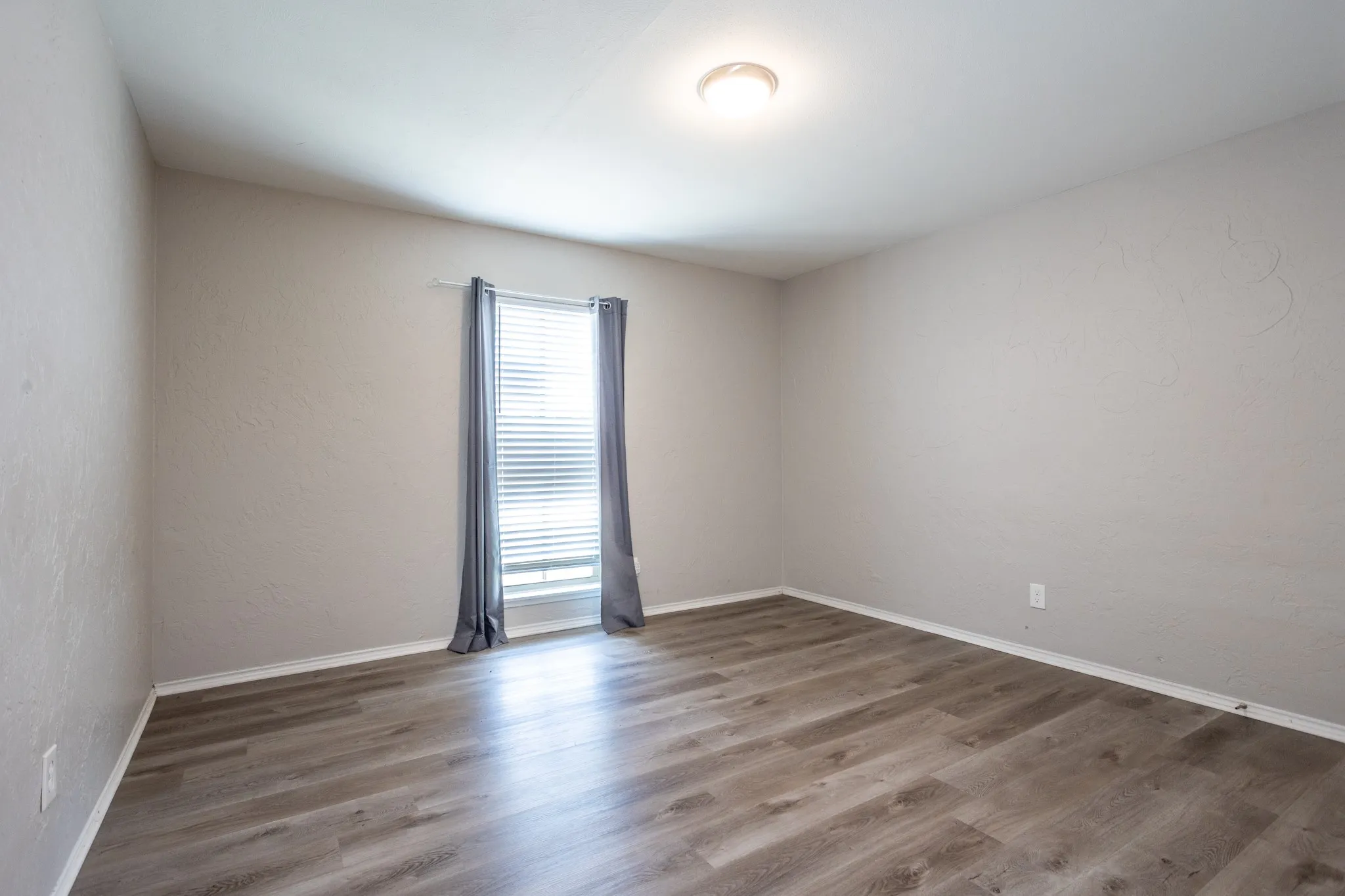 Single Family Residence For Sale in Dallas County , 649 Eagle Drive, De Soto, Texas 75115, 3 Bedroom, 2 Bathroom, 2 Garage spaces, 1,788 Sqft, built in 1980, mls#21333141, Real Estate Agent in De Soto, Homes For Sale in Dallas county, Homes For Sale in De Soto, Realtor in De Soto Texas, Real Estate Brokerage Independent Realty Texas, Luminita Cordes Realtor