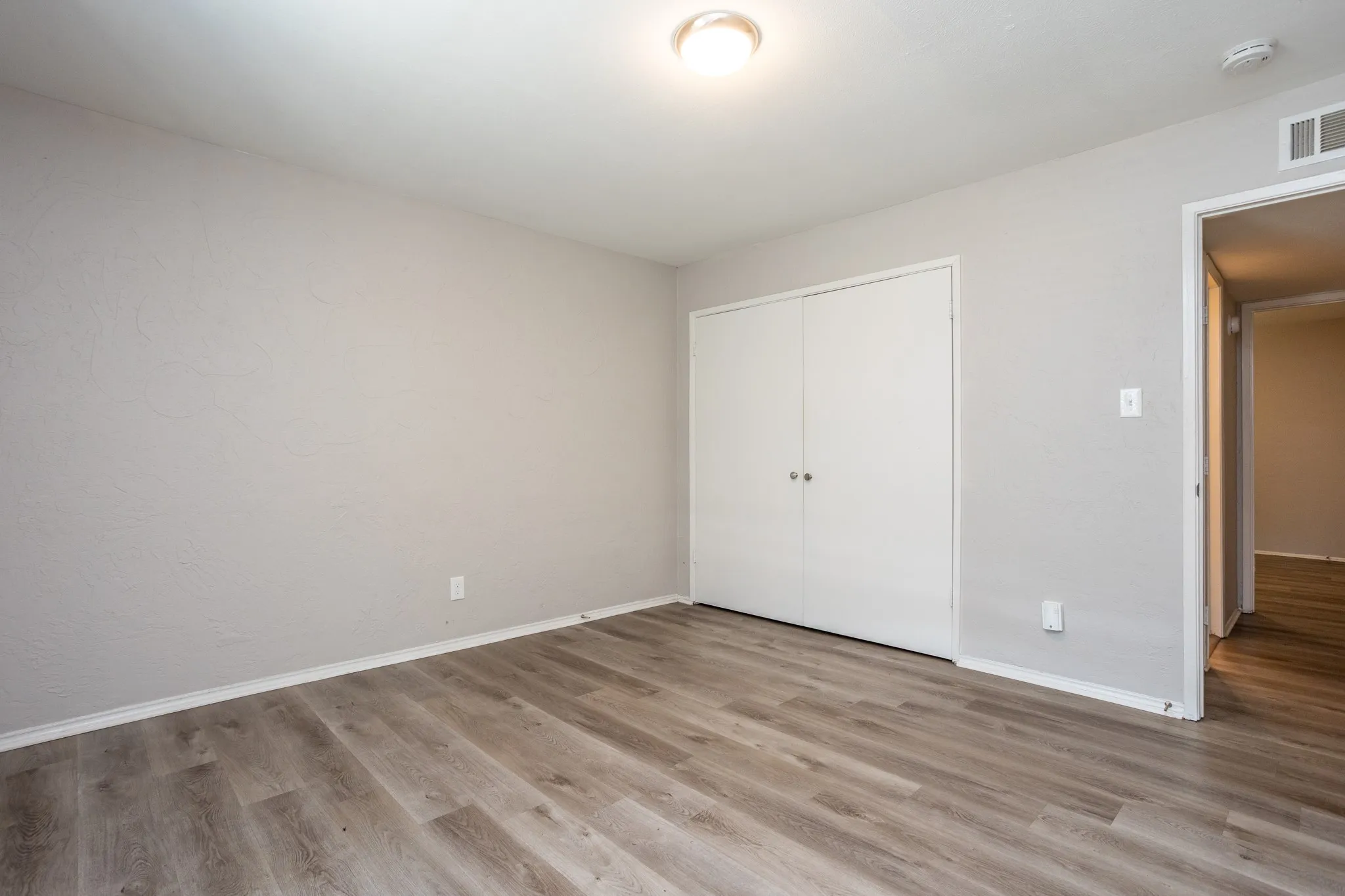 Single Family Residence For Sale in Dallas County , 649 Eagle Drive, De Soto, Texas 75115, 3 Bedroom, 2 Bathroom, 2 Garage spaces, 1,788 Sqft, built in 1980, mls#21333141, Real Estate Agent in De Soto, Homes For Sale in Dallas county, Homes For Sale in De Soto, Realtor in De Soto Texas, Real Estate Brokerage Independent Realty Texas, Luminita Cordes Realtor