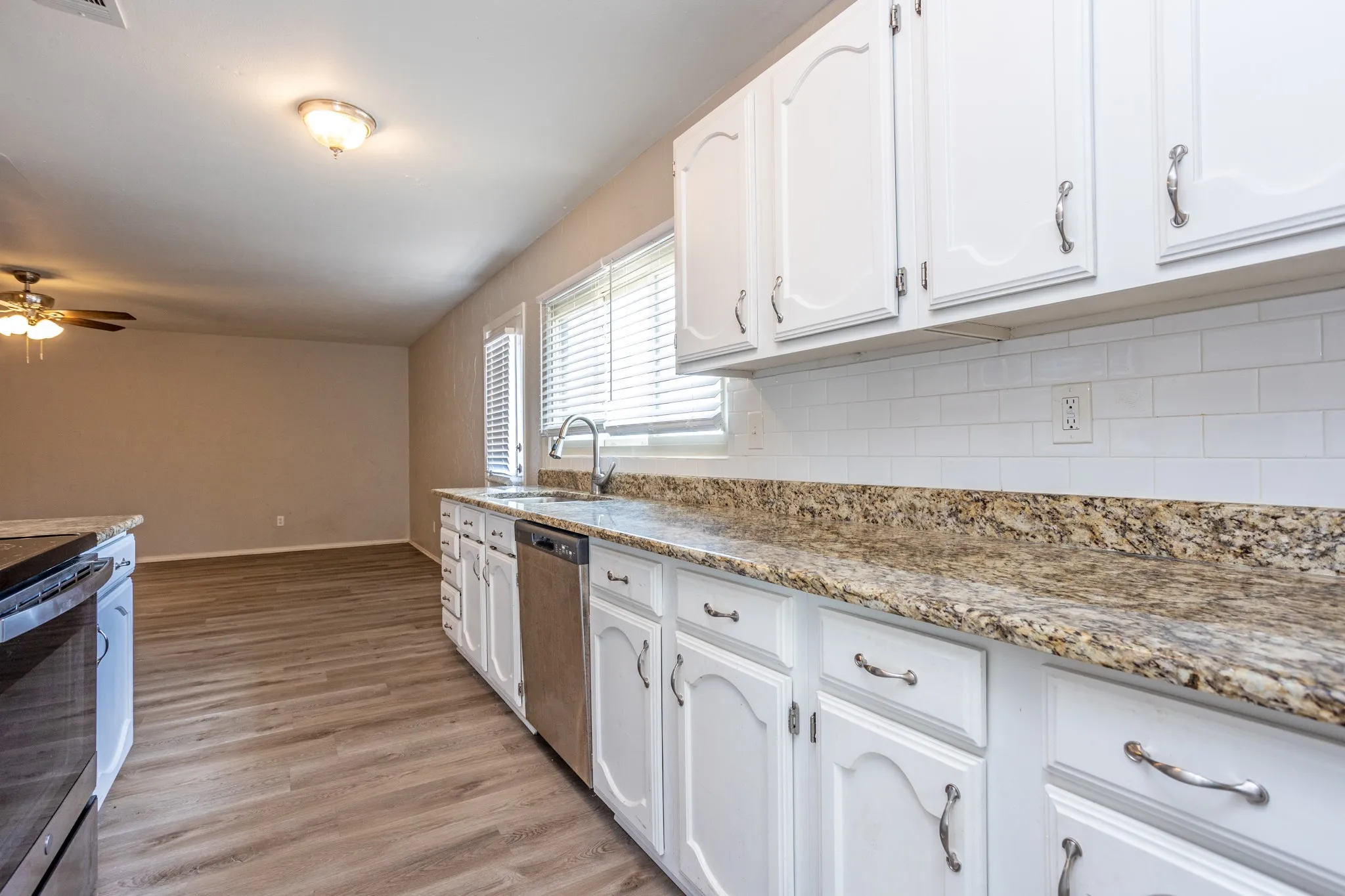 Single Family Residence For Sale in Dallas County , 649 Eagle Drive, De Soto, Texas 75115, 3 Bedroom, 2 Bathroom, 2 Garage spaces, 1,788 Sqft, built in 1980, mls#21333141, Real Estate Agent in De Soto, Homes For Sale in Dallas county, Homes For Sale in De Soto, Realtor in De Soto Texas, Real Estate Brokerage Independent Realty Texas, Luminita Cordes Realtor