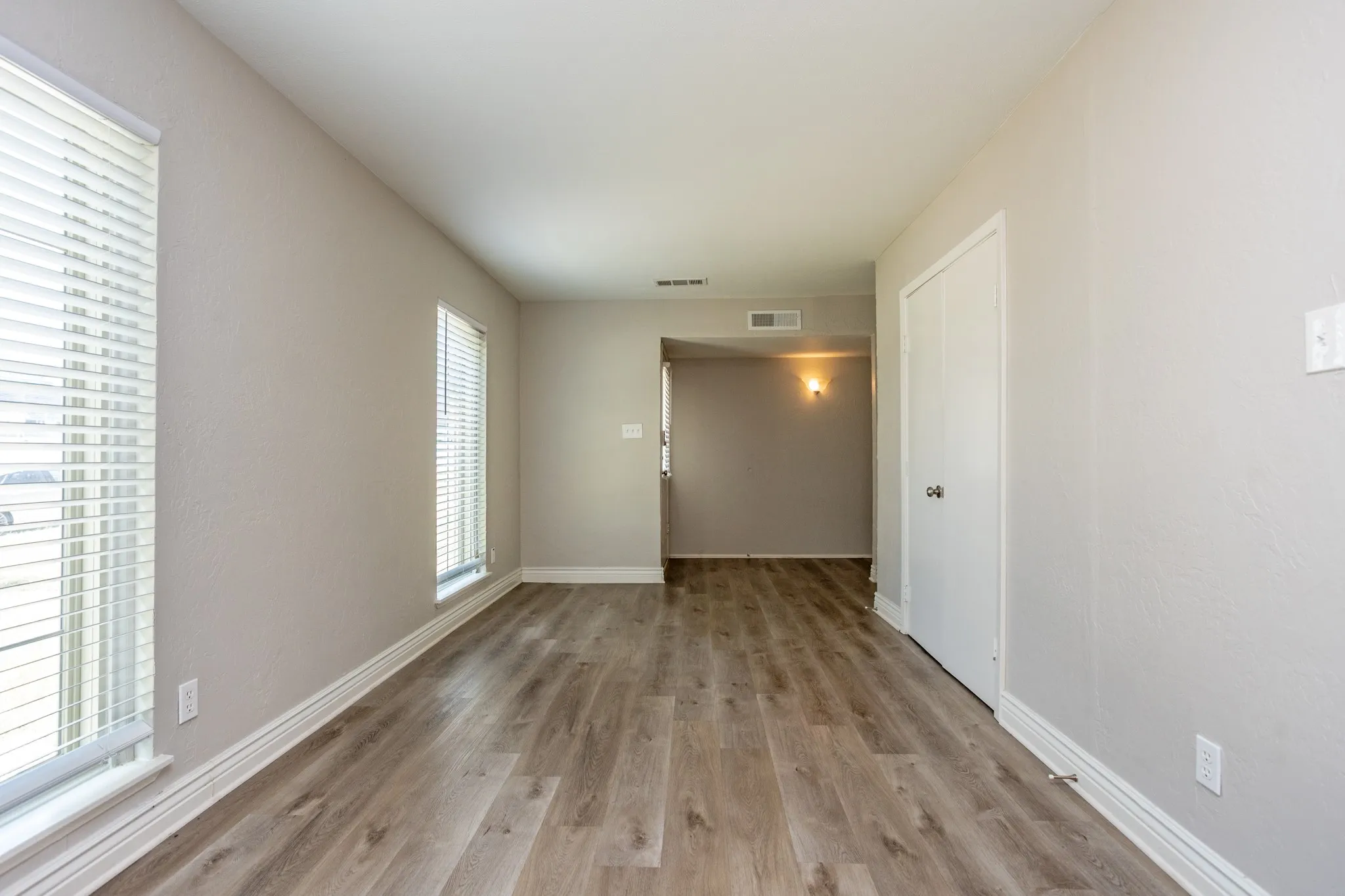 Single Family Residence For Sale in Dallas County , 649 Eagle Drive, De Soto, Texas 75115, 3 Bedroom, 2 Bathroom, 2 Garage spaces, 1,788 Sqft, built in 1980, mls#21333141, Real Estate Agent in De Soto, Homes For Sale in Dallas county, Homes For Sale in De Soto, Realtor in De Soto Texas, Real Estate Brokerage Independent Realty Texas, Luminita Cordes Realtor