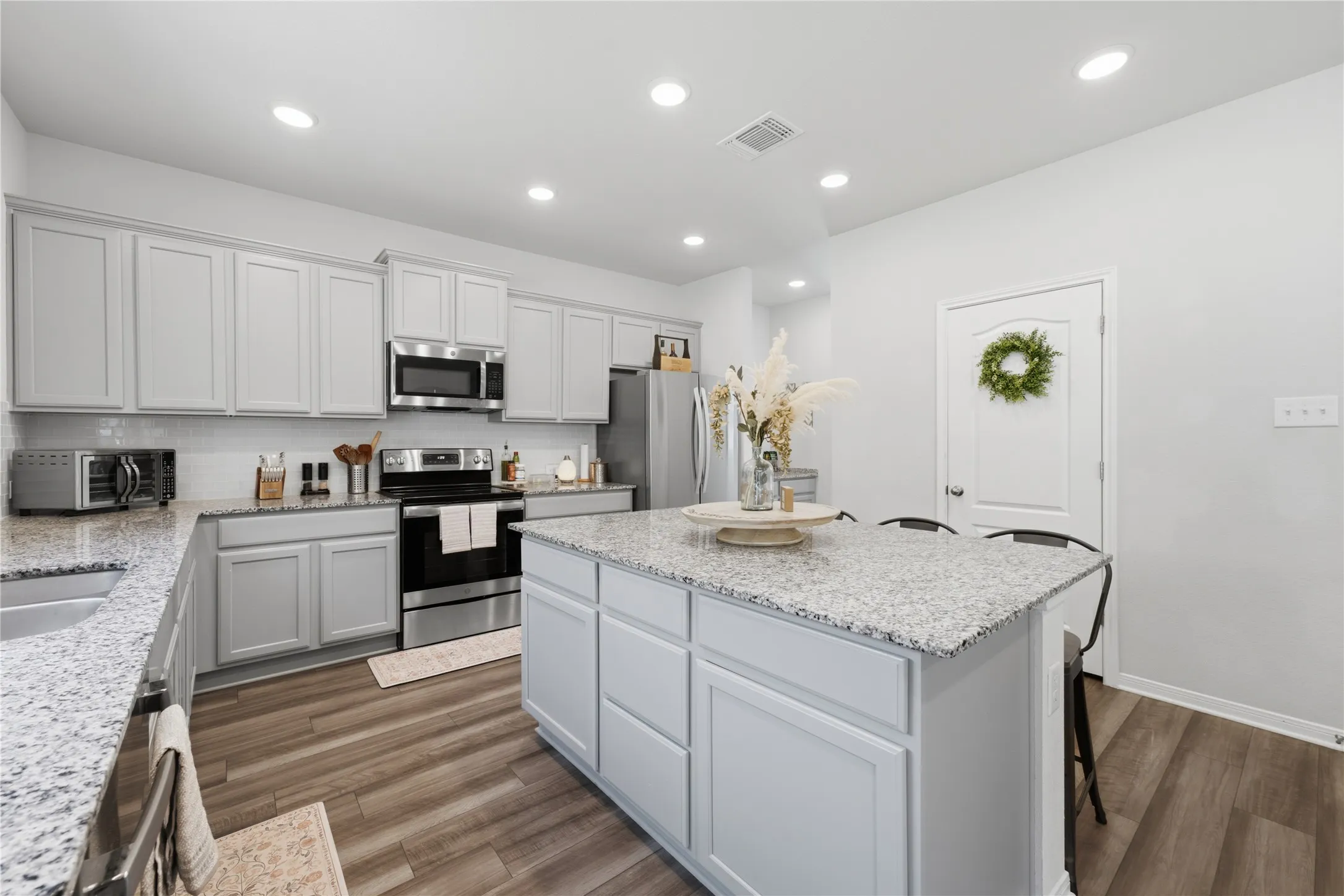 Single Family Residence For Sale in Bell County , 636 Friar Tuck Drive, Temple, Texas 76502, 3 Bedroom, 3 Bathroom, 2 Garage spaces, 2,875 Sqft, built in 2022, mls#21333148, Real Estate Agent in Temple, Homes For Sale in Bell county, Homes For Sale in Temple, Realtor in Temple Texas, Real Estate Brokerage Independent Realty Texas, Luminita Cordes Realtor