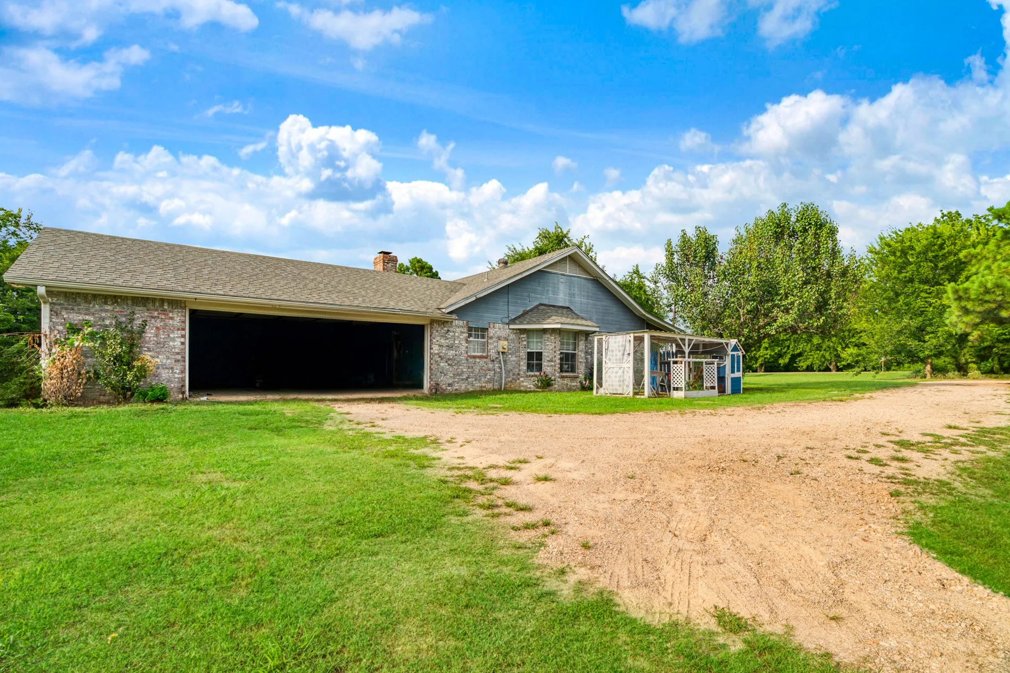 Single Family Residence For Sale in Lamar County , 2640 3 RD St SE, Paris, Texas 75460, 3 Bedrooms, 2 Bathrooms, 1 Garage spaces, 1,818 Sqft, built in 1993, Price $235,000, mls#21333173, Real Estate Agent in Paris, Homes For Sale in Lamar county, Homes For Sale in Paris, Realtor in Paris Texas, Real Estate Brokerage Independent Realty Texas, Luminita Cordes Realtor