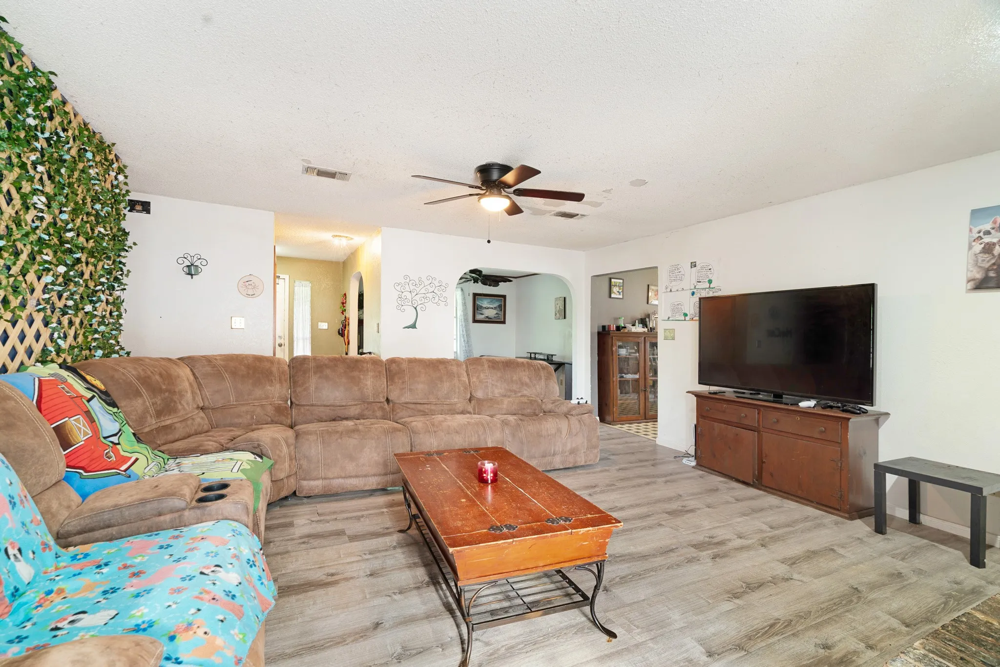 Single Family Residence For Sale in Lamar County , 2640 3 RD St SE, Paris, Texas 75460, 3 Bedrooms, 2 Bathrooms, 1 Garage spaces, 1,818 Sqft, built in 1993, Price $235,000, mls#21333173, Real Estate Agent in Paris, Homes For Sale in Lamar county, Homes For Sale in Paris, Realtor in Paris Texas, Real Estate Brokerage Independent Realty Texas, Luminita Cordes Realtor