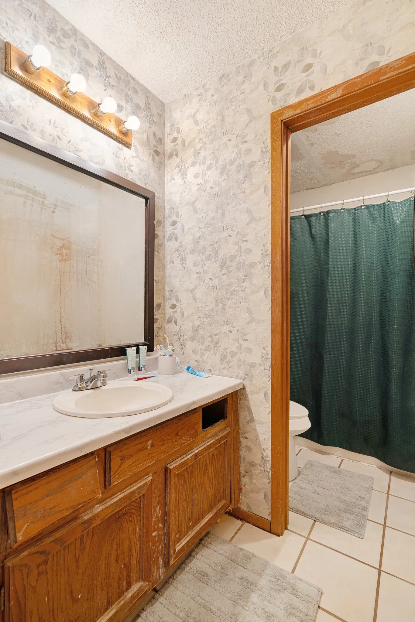 Single Family Residence For Sale in Lamar County , 2640 3 RD St SE, Paris, Texas 75460, 3 Bedrooms, 2 Bathrooms, 1 Garage spaces, 1,818 Sqft, built in 1993, Price $235,000, mls#21333173, Real Estate Agent in Paris, Homes For Sale in Lamar county, Homes For Sale in Paris, Realtor in Paris Texas, Real Estate Brokerage Independent Realty Texas, Luminita Cordes Realtor