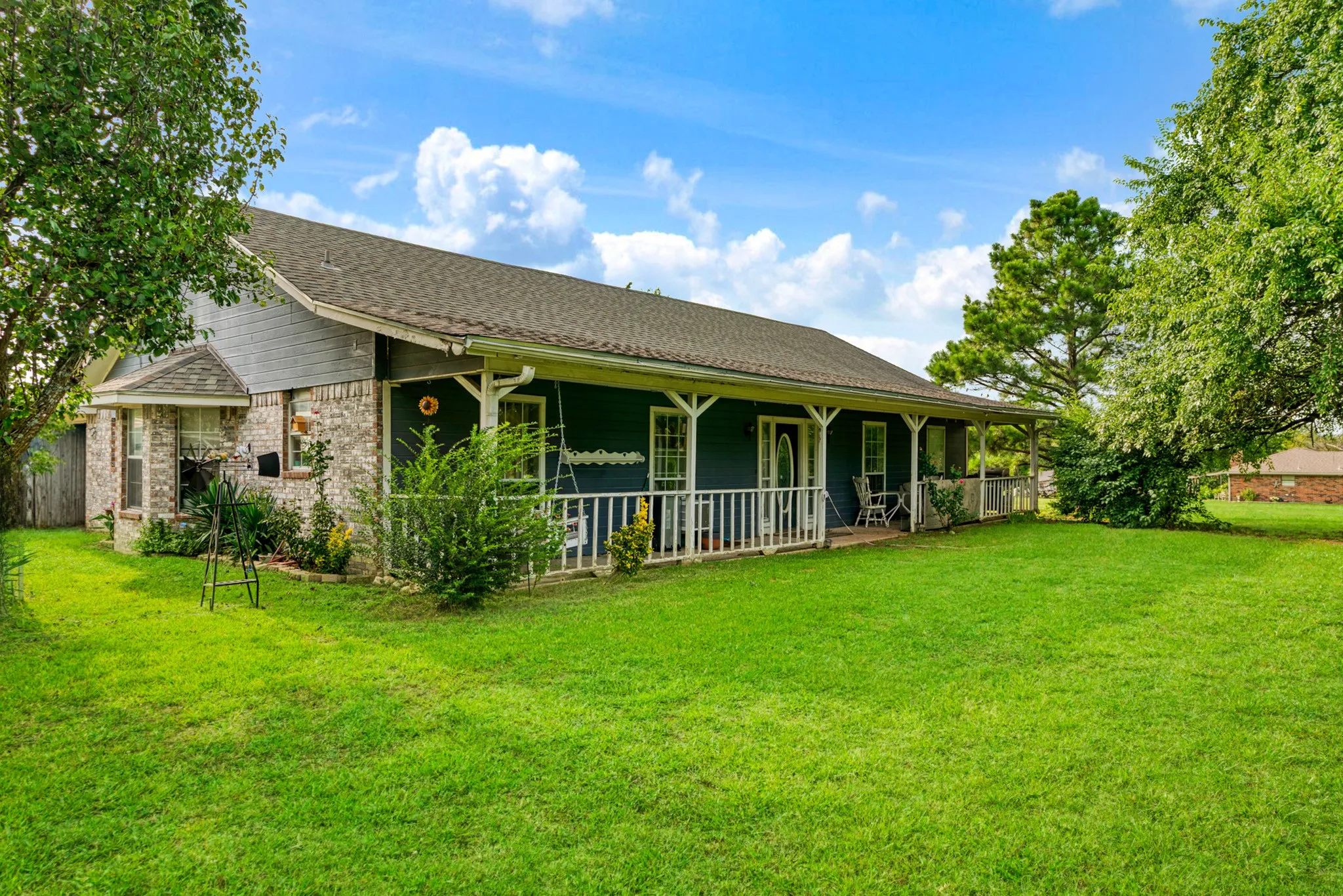 Single Family Residence For Sale in Lamar County , 2640 3 RD St SE, Paris, Texas 75460, 3 Bedrooms, 2 Bathrooms, 1 Garage spaces, 1,818 Sqft, built in 1993, Price $235,000, mls#21333173, Real Estate Agent in Paris, Homes For Sale in Lamar county, Homes For Sale in Paris, Realtor in Paris Texas, Real Estate Brokerage Independent Realty Texas, Luminita Cordes Realtor