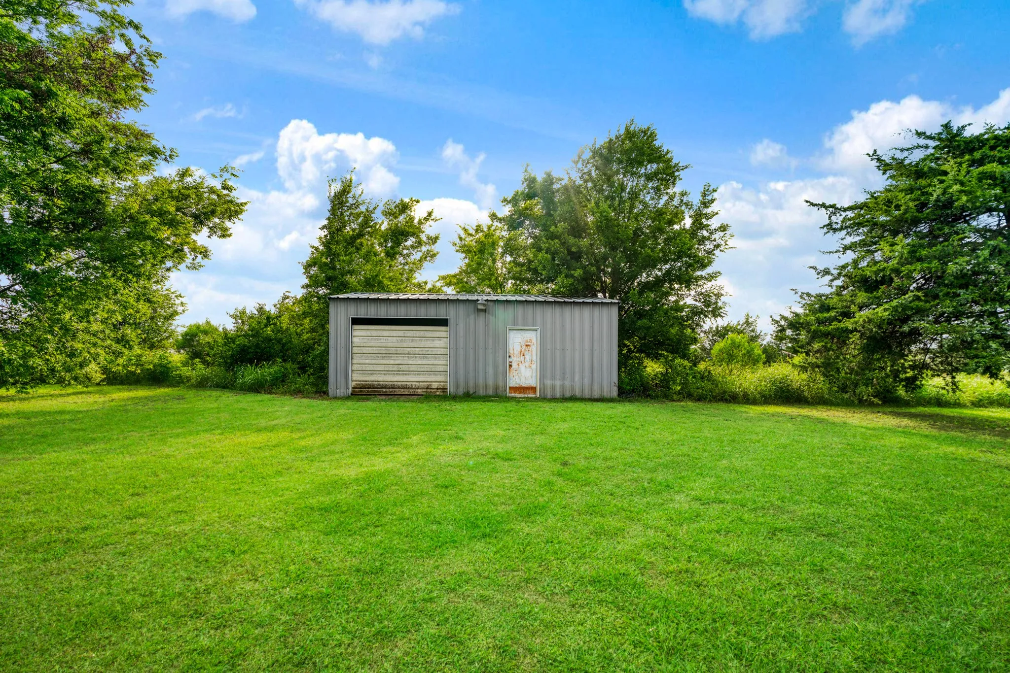 Single Family Residence For Sale in Lamar County , 2640 3 RD St SE, Paris, Texas 75460, 3 Bedrooms, 2 Bathrooms, 1 Garage spaces, 1,818 Sqft, built in 1993, Price $235,000, mls#21333173, Real Estate Agent in Paris, Homes For Sale in Lamar county, Homes For Sale in Paris, Realtor in Paris Texas, Real Estate Brokerage Independent Realty Texas, Luminita Cordes Realtor