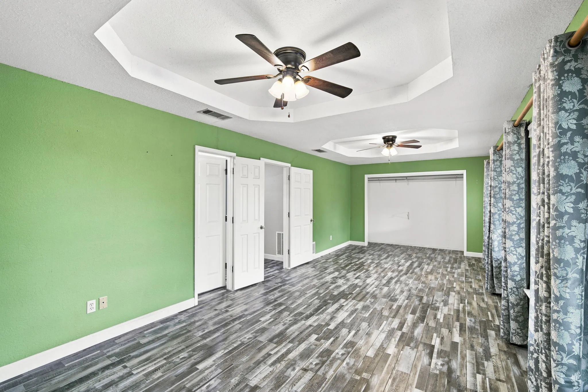 Single Family Residence For Sale in Hill County , 262 Mohon Drive, Whitney, Texas 76692, 5 Bedroom, 2 Bathroom, 2 Garage spaces, 2,144 Sqft, built in 1980, mls#21325537, Real Estate Agent in Whitney, Homes For Sale in Hill county, Homes For Sale in Whitney, Realtor in Whitney Texas, Real Estate Brokerage Independent Realty Texas, Luminita Cordes Realtor
