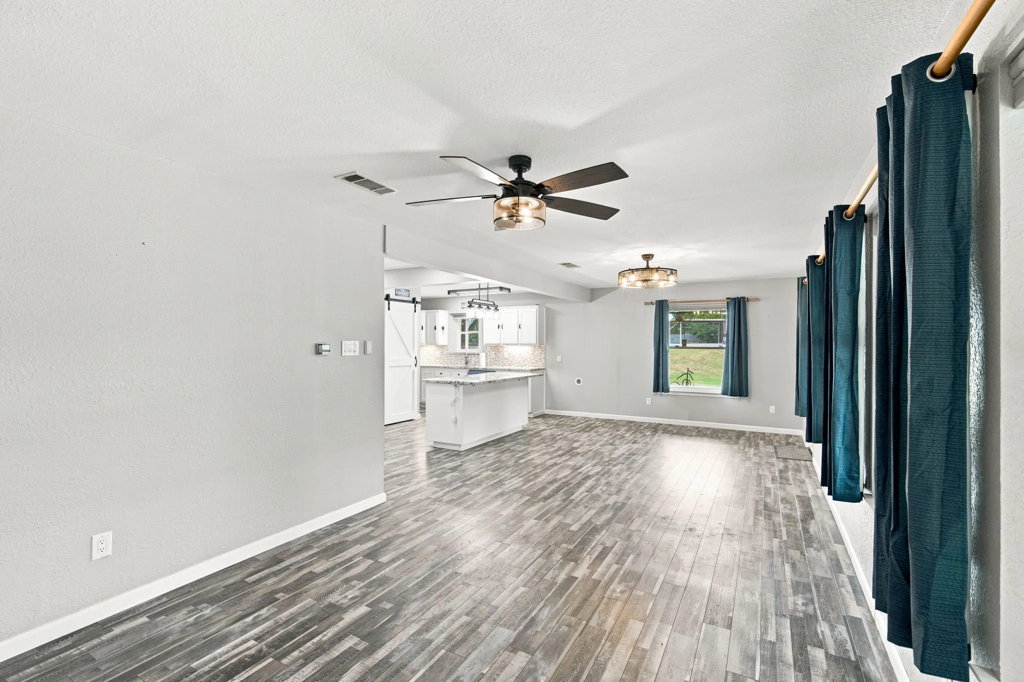 Single Family Residence For Sale in Hill County , 262 Mohon Drive, Whitney, Texas 76692, 5 Bedroom, 2 Bathroom, 2 Garage spaces, 2,144 Sqft, built in 1980, mls#21325537, Real Estate Agent in Whitney, Homes For Sale in Hill county, Homes For Sale in Whitney, Realtor in Whitney Texas, Real Estate Brokerage Independent Realty Texas, Luminita Cordes Realtor
