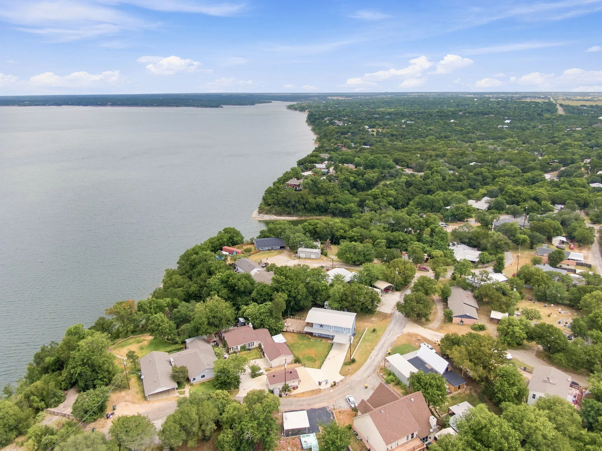 Single Family Residence For Sale in Hill County , 262 Mohon Drive, Whitney, Texas 76692, 5 Bedroom, 2 Bathroom, 2 Garage spaces, 2,144 Sqft, built in 1980, mls#21325537, Real Estate Agent in Whitney, Homes For Sale in Hill county, Homes For Sale in Whitney, Realtor in Whitney Texas, Real Estate Brokerage Independent Realty Texas, Luminita Cordes Realtor
