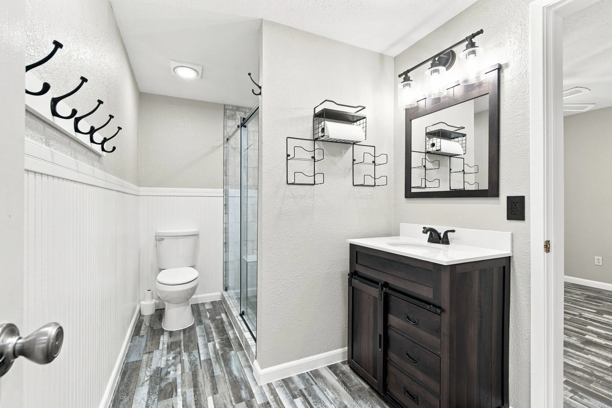 Single Family Residence For Sale in Hill County , 262 Mohon Drive, Whitney, Texas 76692, 5 Bedroom, 2 Bathroom, 2 Garage spaces, 2,144 Sqft, built in 1980, mls#21325537, Real Estate Agent in Whitney, Homes For Sale in Hill county, Homes For Sale in Whitney, Realtor in Whitney Texas, Real Estate Brokerage Independent Realty Texas, Luminita Cordes Realtor