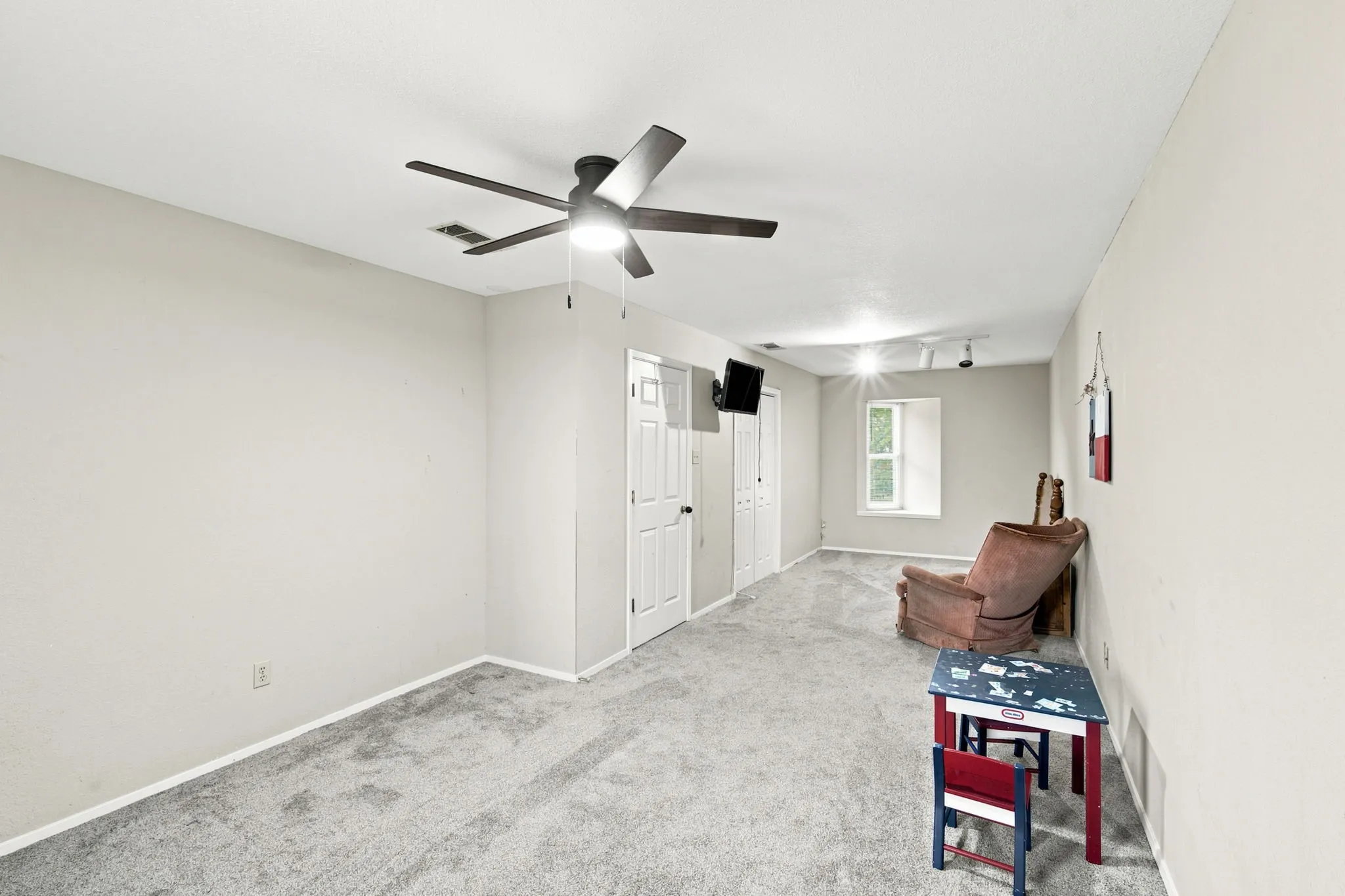 Single Family Residence For Sale in Hill County , 262 Mohon Drive, Whitney, Texas 76692, 5 Bedroom, 2 Bathroom, 2 Garage spaces, 2,144 Sqft, built in 1980, mls#21325537, Real Estate Agent in Whitney, Homes For Sale in Hill county, Homes For Sale in Whitney, Realtor in Whitney Texas, Real Estate Brokerage Independent Realty Texas, Luminita Cordes Realtor