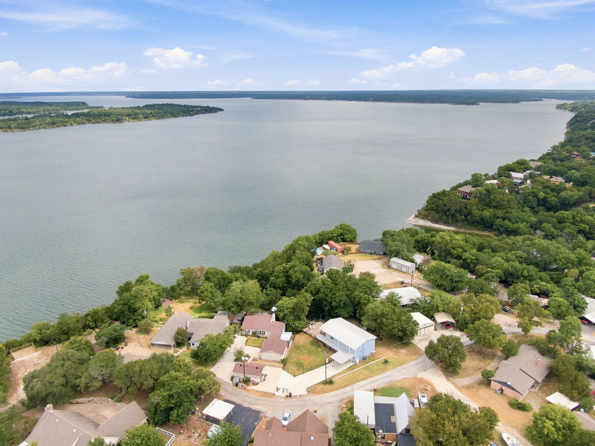 Single Family Residence For Sale in Hill County , 262 Mohon Drive, Whitney, Texas 76692, 5 Bedroom, 2 Bathroom, 2 Garage spaces, 2,144 Sqft, built in 1980, mls#21325537, Real Estate Agent in Whitney, Homes For Sale in Hill county, Homes For Sale in Whitney, Realtor in Whitney Texas, Real Estate Brokerage Independent Realty Texas, Luminita Cordes Realtor