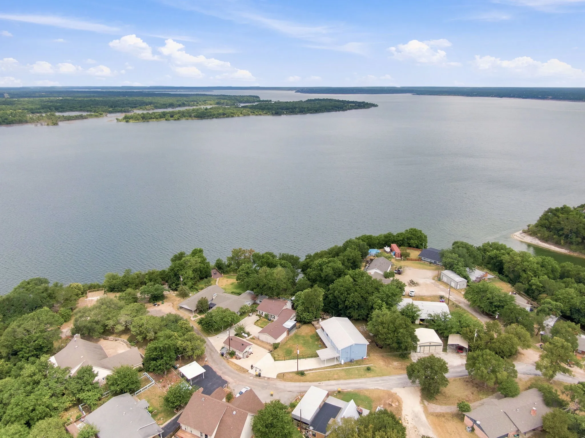 Single Family Residence For Sale in Hill County , 262 Mohon Drive, Whitney, Texas 76692, 5 Bedroom, 2 Bathroom, 2 Garage spaces, 2,144 Sqft, built in 1980, mls#21325537, Real Estate Agent in Whitney, Homes For Sale in Hill county, Homes For Sale in Whitney, Realtor in Whitney Texas, Real Estate Brokerage Independent Realty Texas, Luminita Cordes Realtor