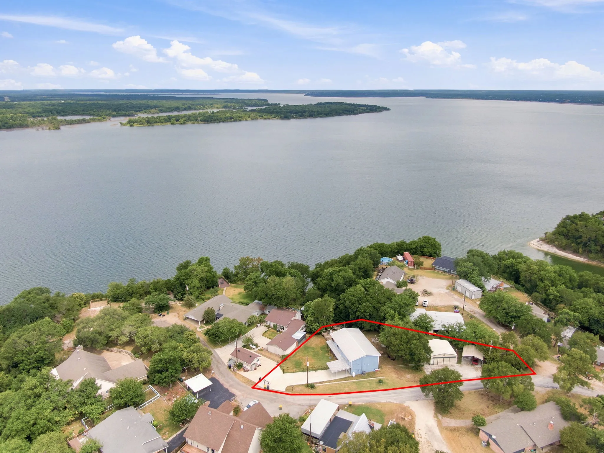 Single Family Residence For Sale in Hill County , 262 Mohon Drive, Whitney, Texas 76692, 5 Bedroom, 2 Bathroom, 2 Garage spaces, 2,144 Sqft, built in 1980, mls#21325537, Real Estate Agent in Whitney, Homes For Sale in Hill county, Homes For Sale in Whitney, Realtor in Whitney Texas, Real Estate Brokerage Independent Realty Texas, Luminita Cordes Realtor
