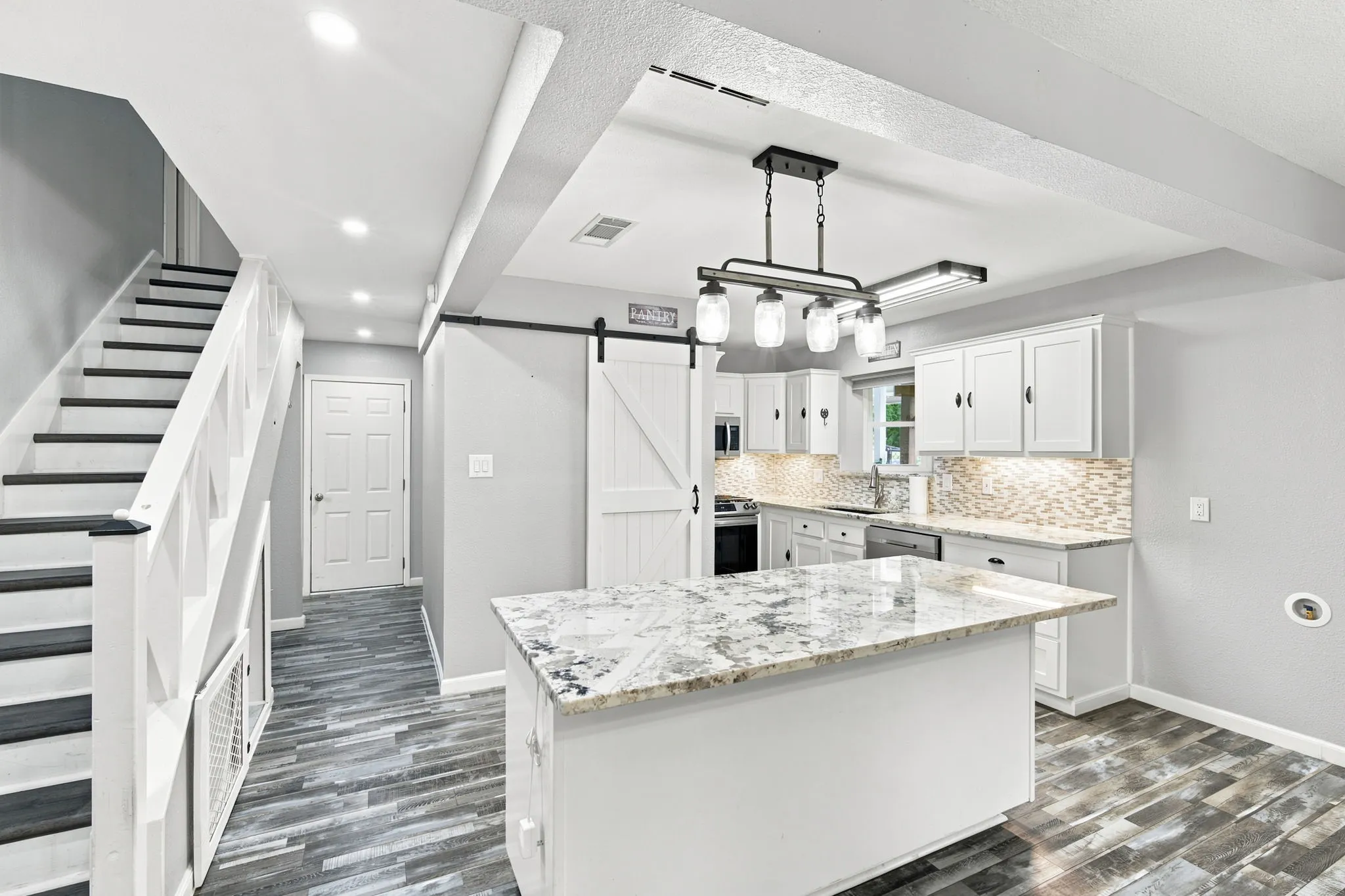 Single Family Residence For Sale in Hill County , 262 Mohon Drive, Whitney, Texas 76692, 5 Bedroom, 2 Bathroom, 2 Garage spaces, 2,144 Sqft, built in 1980, mls#21325537, Real Estate Agent in Whitney, Homes For Sale in Hill county, Homes For Sale in Whitney, Realtor in Whitney Texas, Real Estate Brokerage Independent Realty Texas, Luminita Cordes Realtor