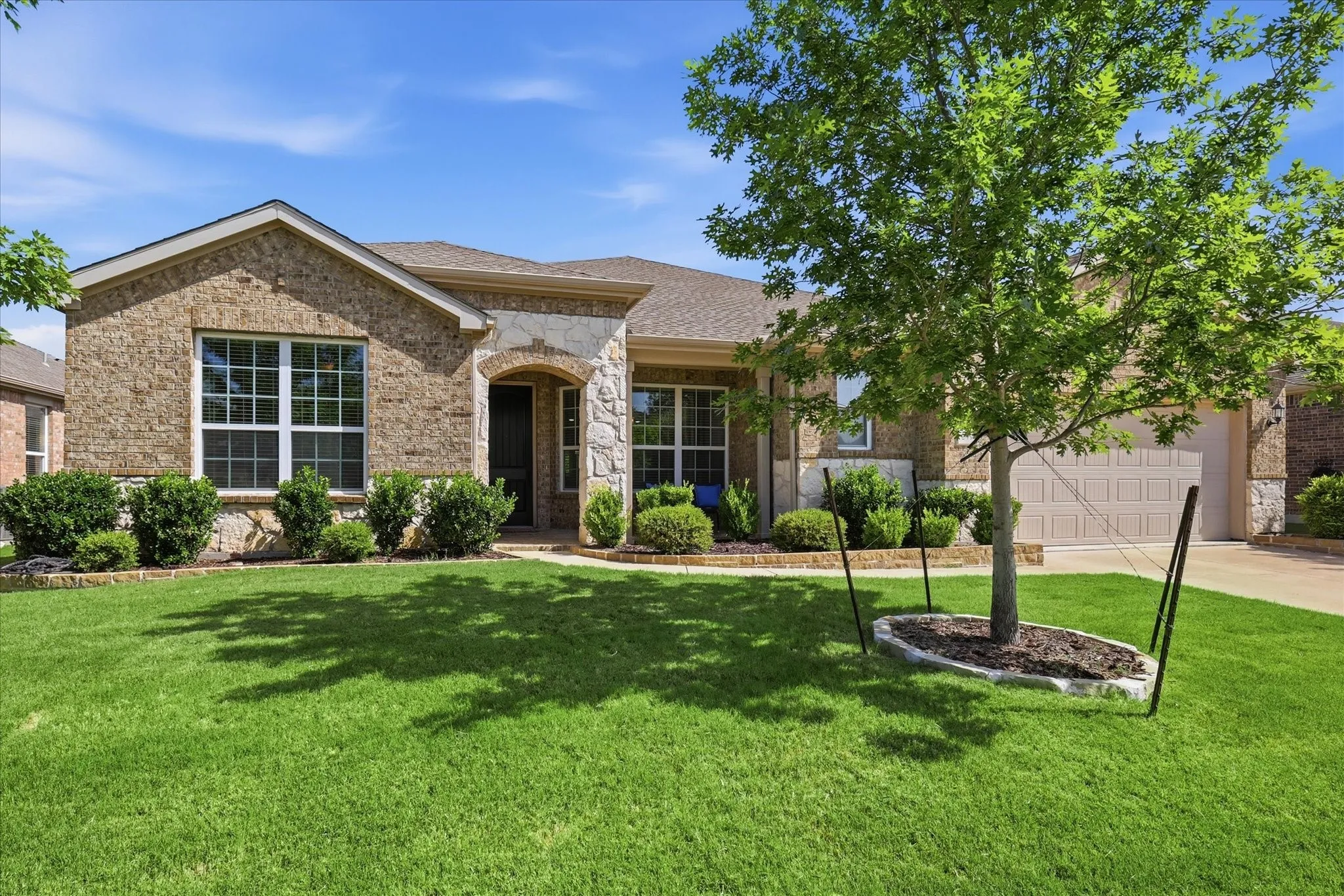 Single Family Residence For Sale in Denton County , 2554 Luna Vista Lane, Frisco, Texas 75036, 2 Bedroom, 3 Bathroom, 2 Garage spaces, 2,606 Sqft, built in 2015, mls#21326079, Real Estate Agent in Frisco, Homes For Sale in Denton county, Homes For Sale in Frisco, Realtor in Frisco Texas, Real Estate Brokerage Independent Realty Texas, Luminita Cordes Realtor