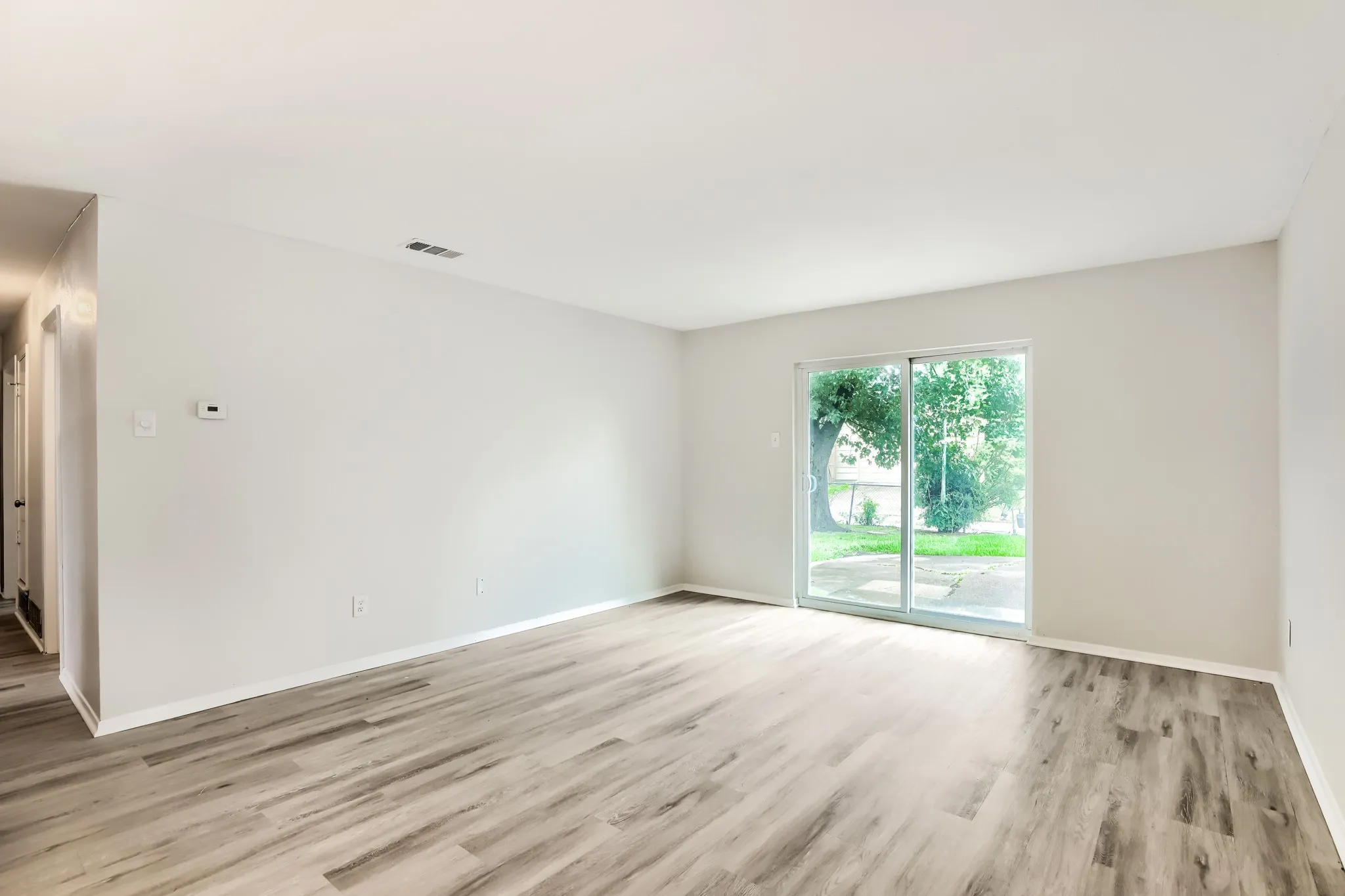 Single Family Residence For Sale in Dallas County , 1106 Intervale Drive, Garland, Texas 75043, 3 Bedroom, 2 Bathroom, 1 Garage spaces, 1,521 Sqft, built in 1966, mls#21330765, Real Estate Agent in Garland, Homes For Sale in Dallas county, Homes For Sale in Garland, Realtor in Garland Texas, Real Estate Brokerage Independent Realty Texas, Luminita Cordes Realtor